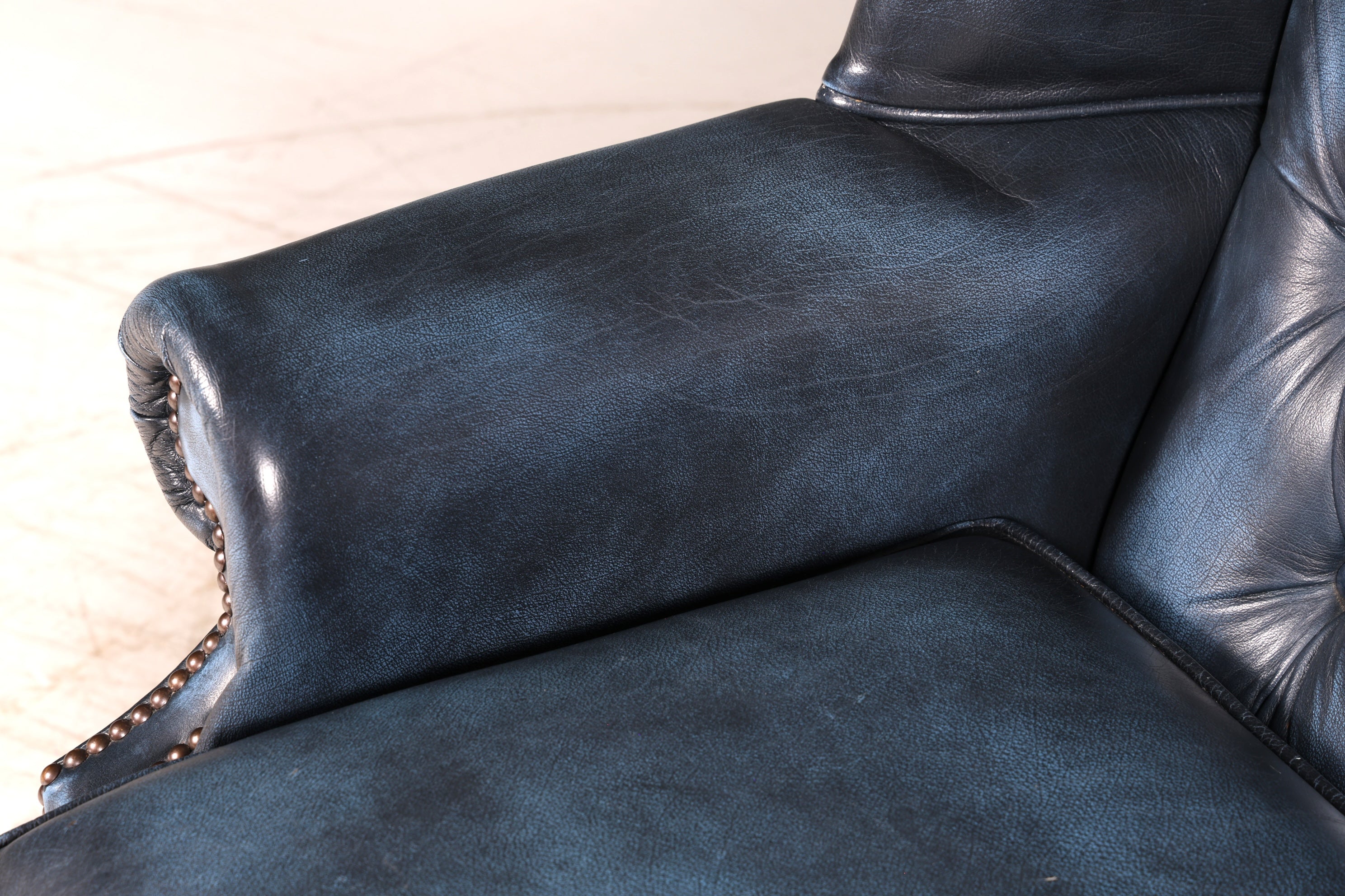 Wunderschönes Original Chesterfield 3-Sitzer Sofa Queen Anne Blau Englische Leder Couch England Polstersofa
