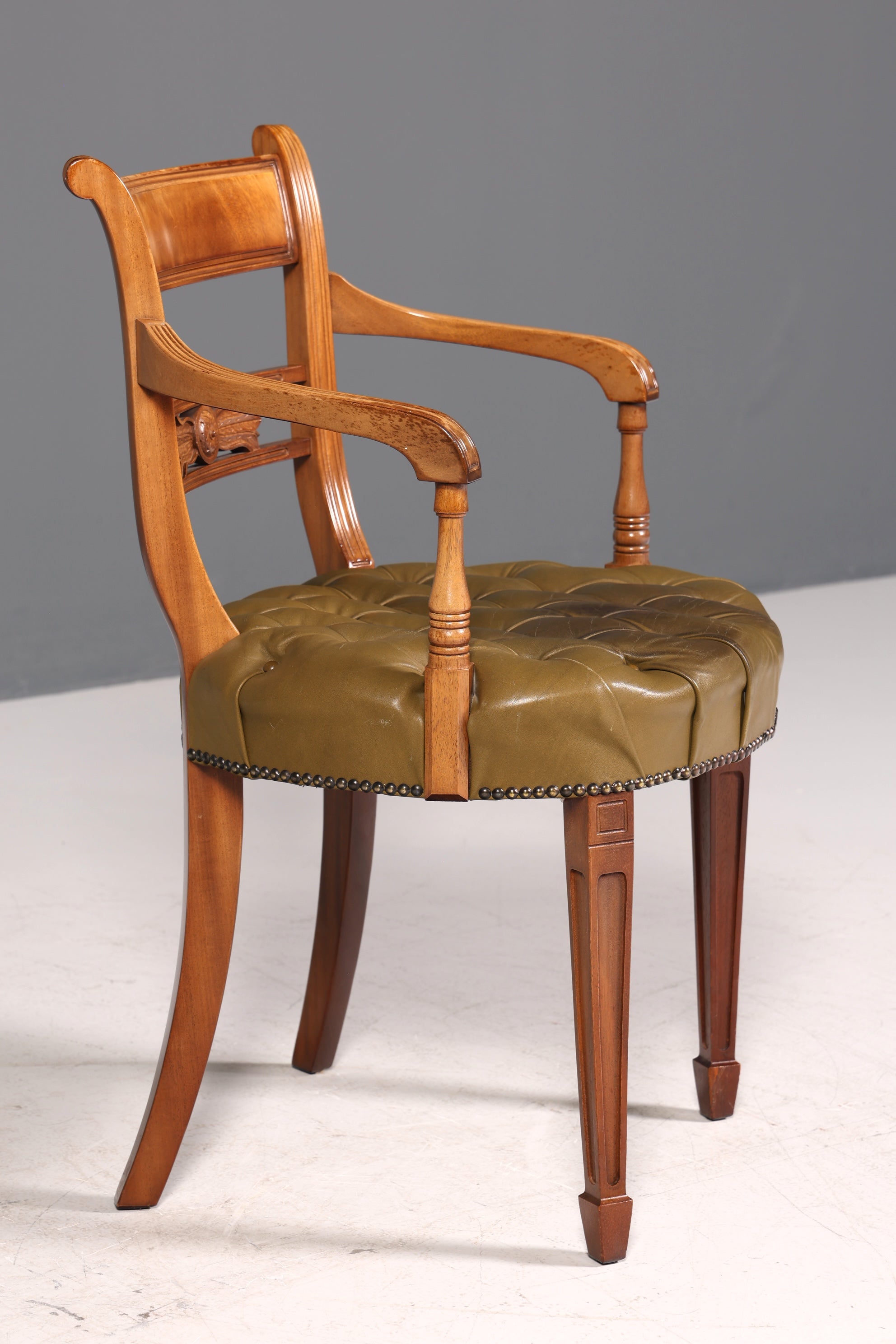 Magnifique fauteuil Chesterfield, chaise secrétaire Anno Dom, chaise de cuisine anglaise en cuir véritable, 2 sur 2