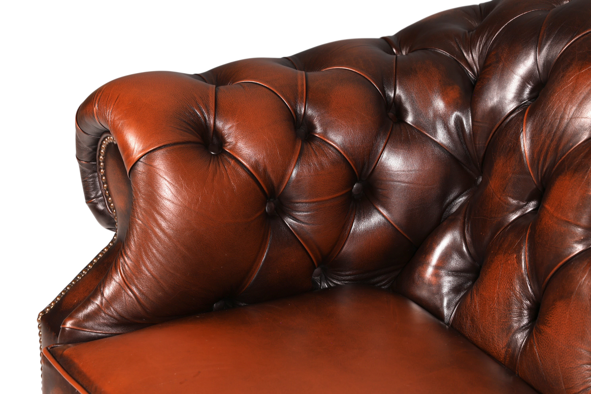 Hauptstadt Möblerei Chesterfield Centurion 3-Sitzer Sofa aus braunem Echtleder mit klassischer Knopfheftung