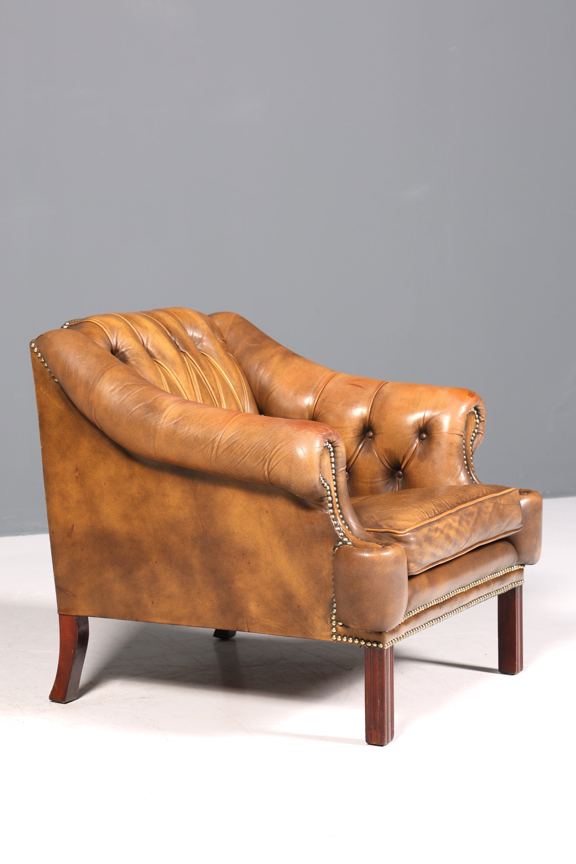 Magnifique et rare fauteuil Chesterfield, fauteuil anglais en cuir, fauteuil de gentleman, 1 sur 2