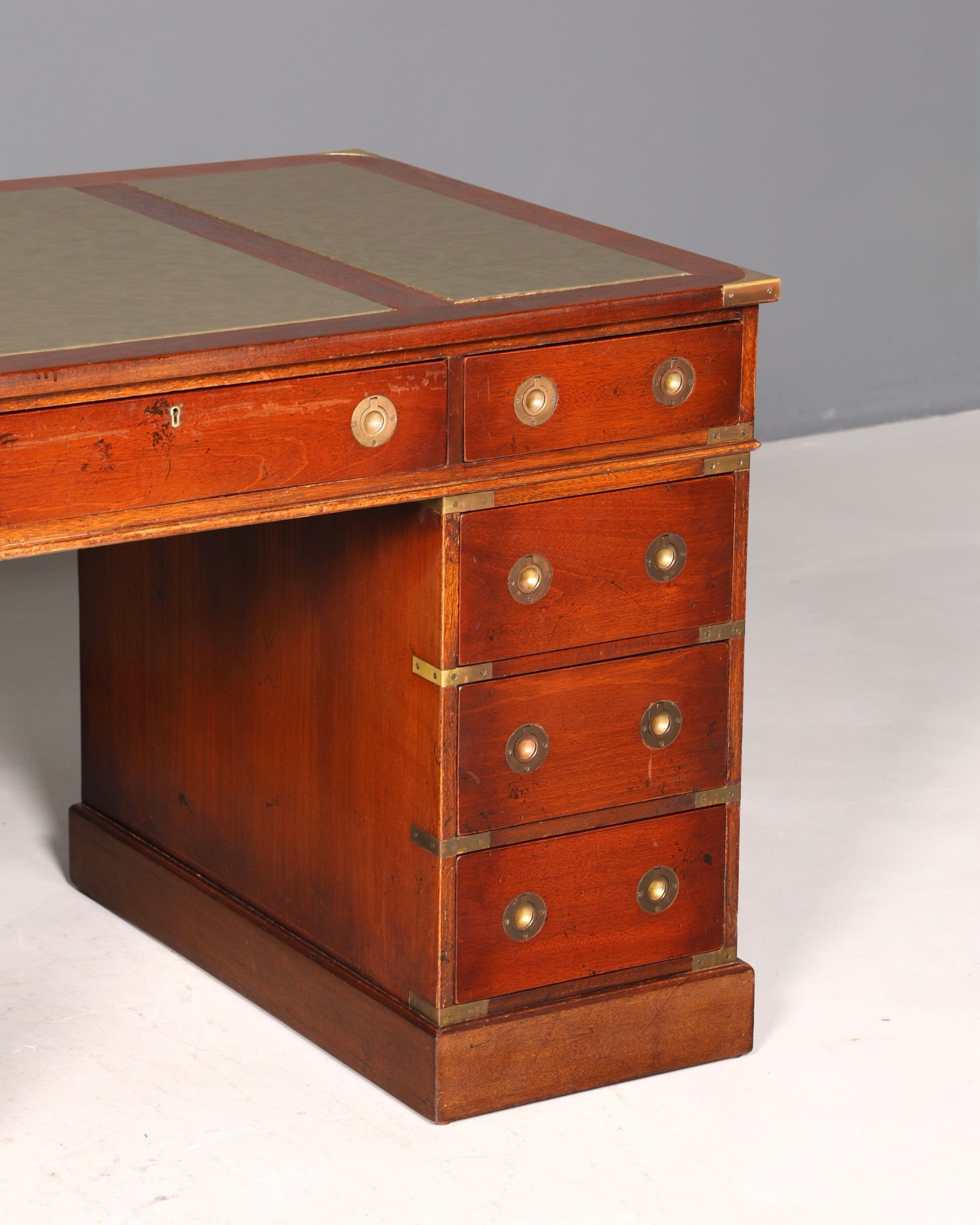 Élégant bureau maritime, coffre militaire anglais, bureau professionnel, office table