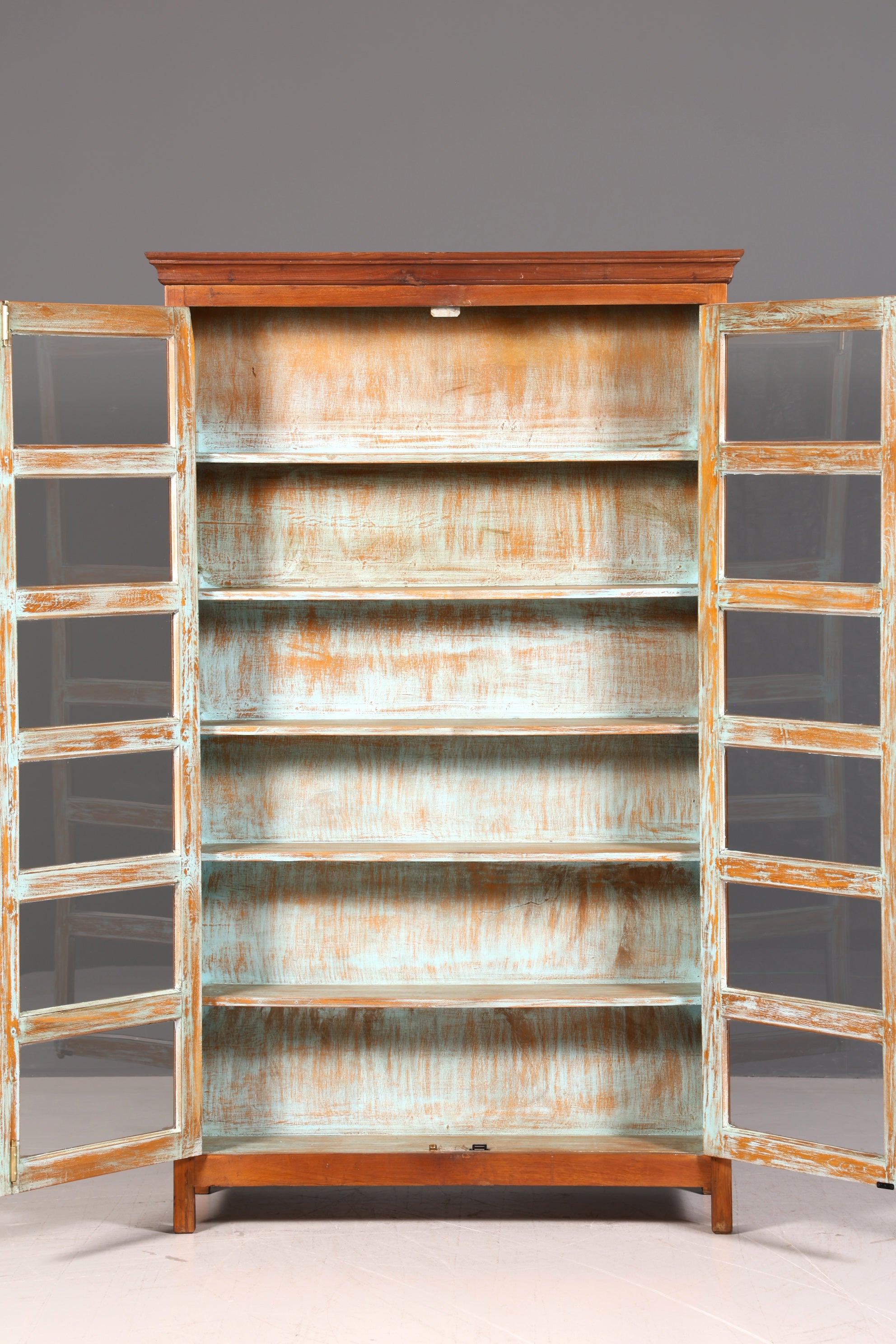 Wunderschöne Vitrine im Kolonial Stil Schrank Bücherregal Landhaus Stil Englisch Geschirrschrank Glasvitrine Echt Holz Vintage