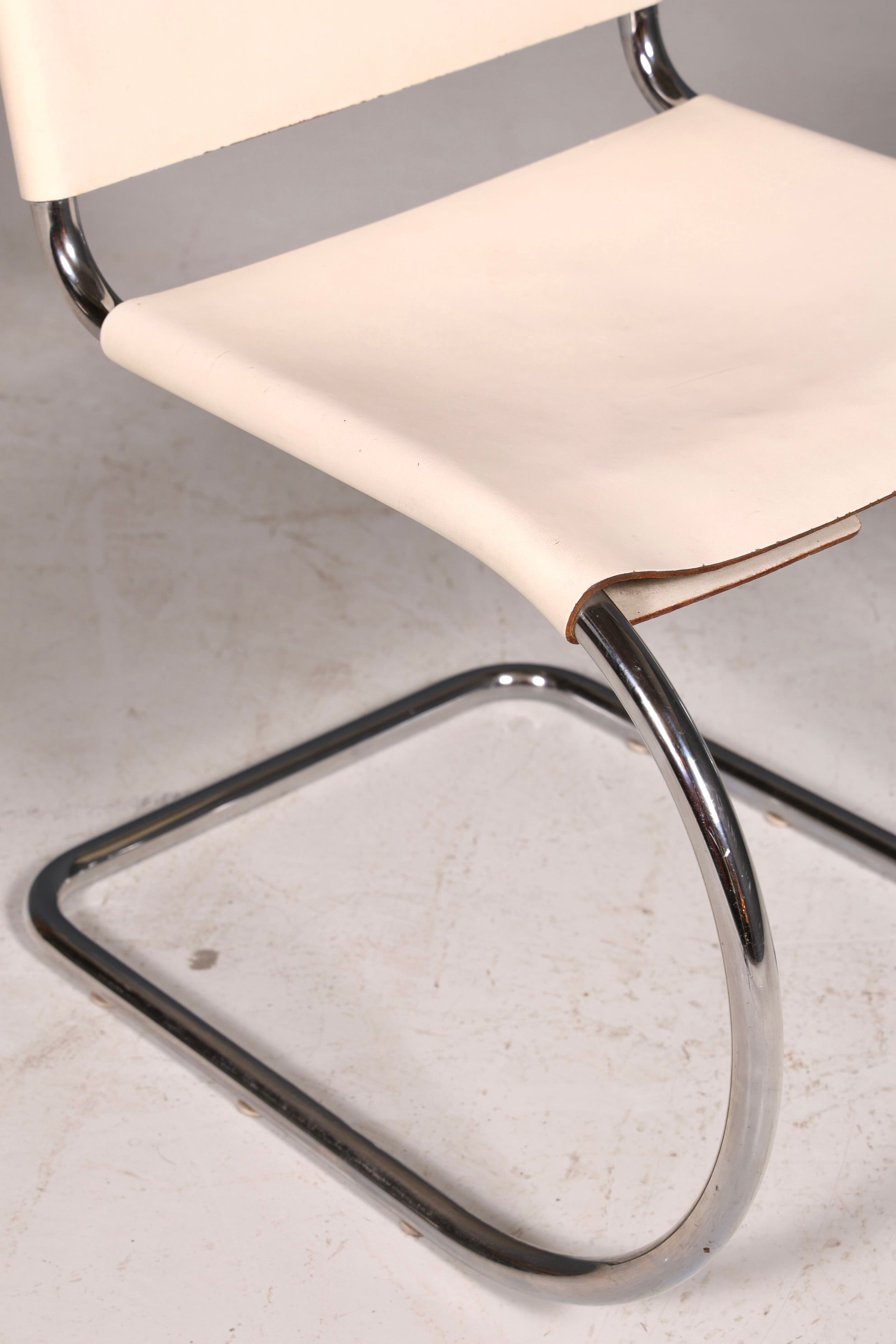 Edler Original Knoll International Freischwinger Stuhl MR Chair Mies van der Rohe Chrom Leder Weiß Bauhaus Designklassiker Sekretär Stuhl Esszimmer Stuhl 2 von 2