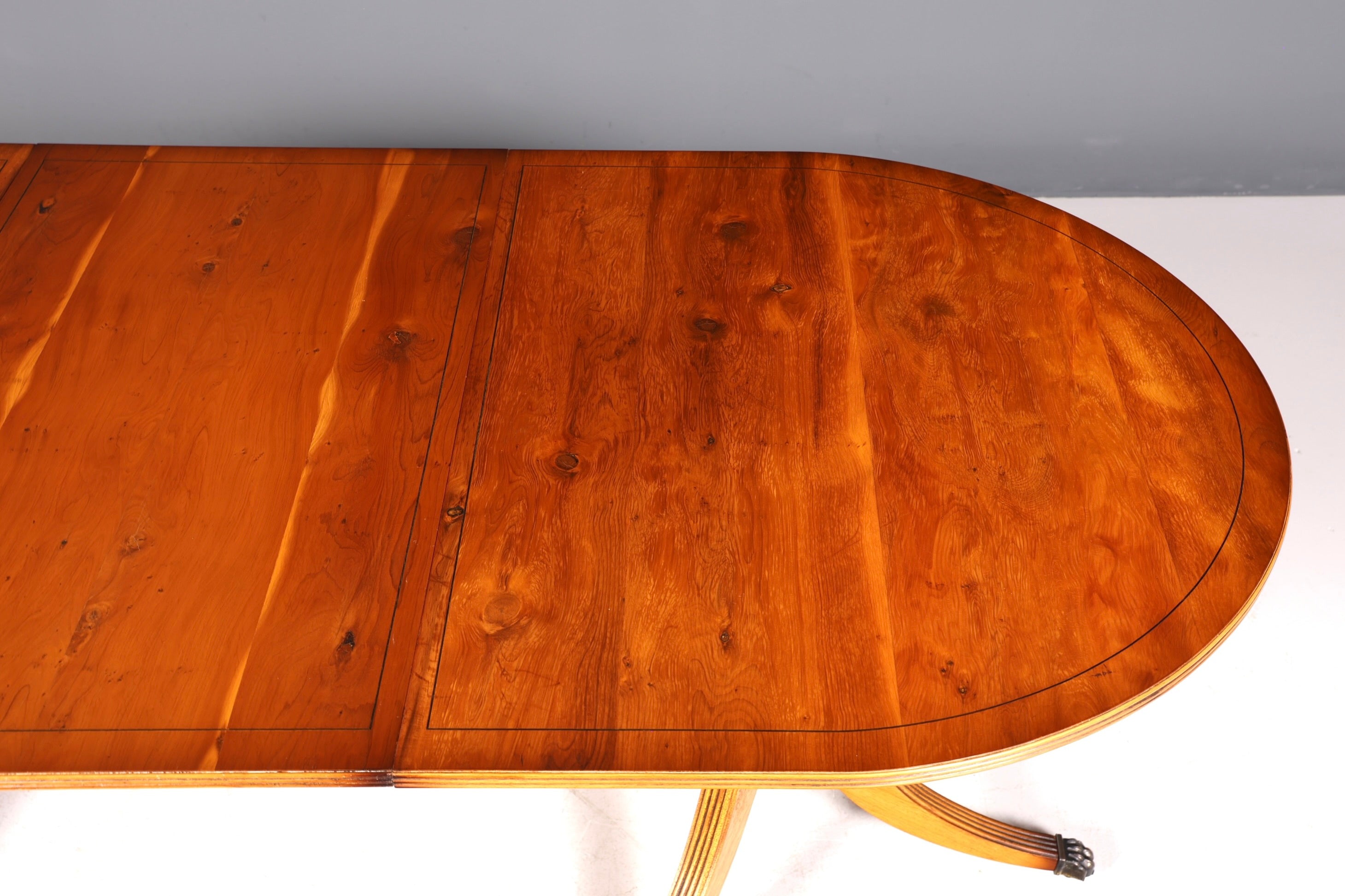 Magnifique table de salle à manger extensible de style anglais, style Régence, style antique, table de cuisine des années 60, en bois d&