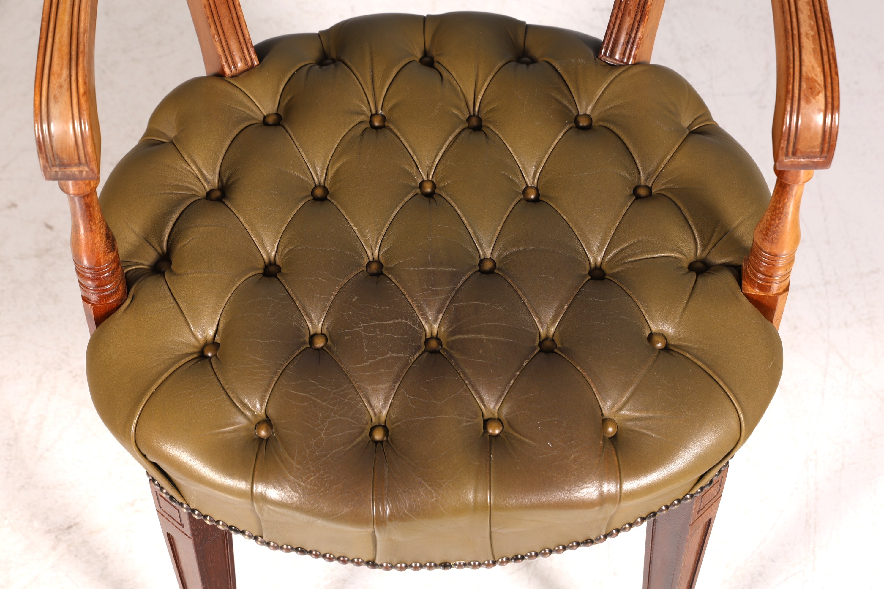 Magnifique fauteuil Chesterfield, chaise secrétaire Anno Dom, chaise de cuisine anglaise en cuir véritable, 1 sur 2