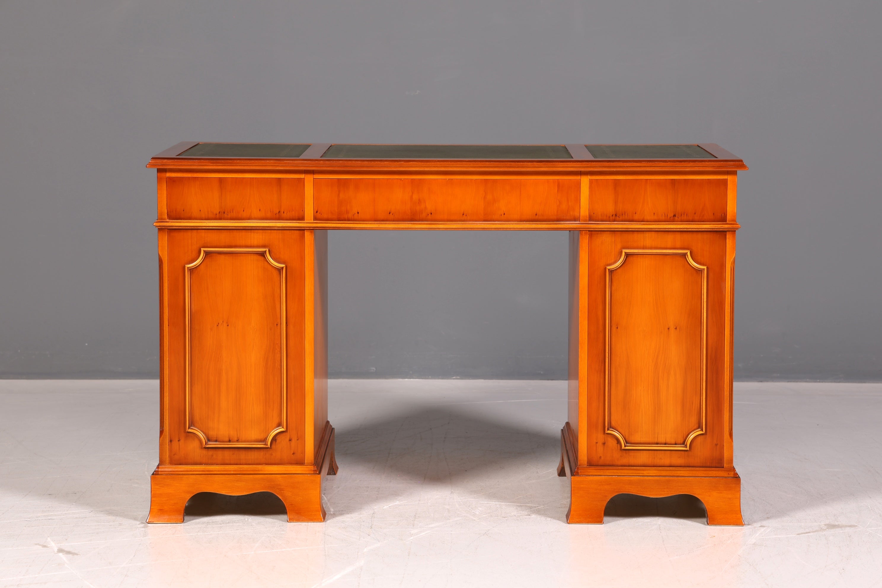 Beautiful English Desk Yew Genuine Leather Top Antique Style Office Desk Executive Desk