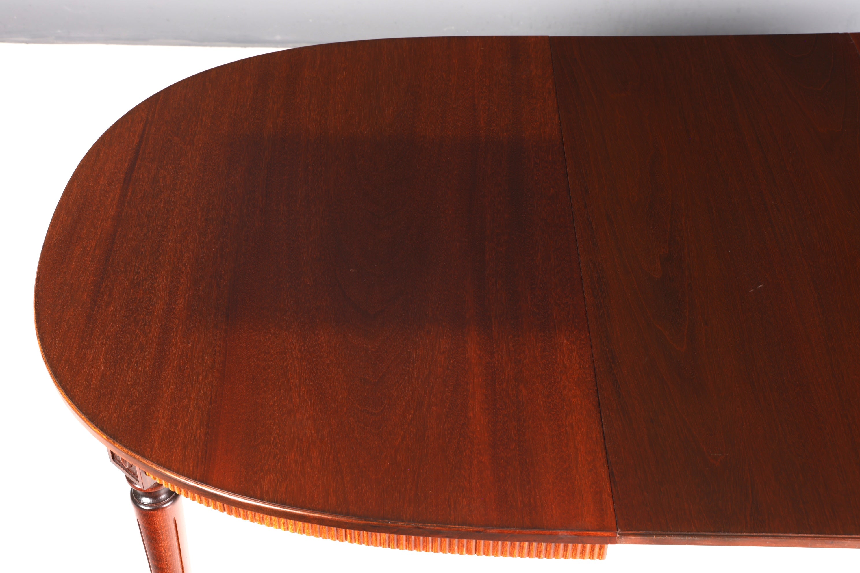 Belle table de salle à manger extensible anglaise, style antique, table de cuisine des années 60