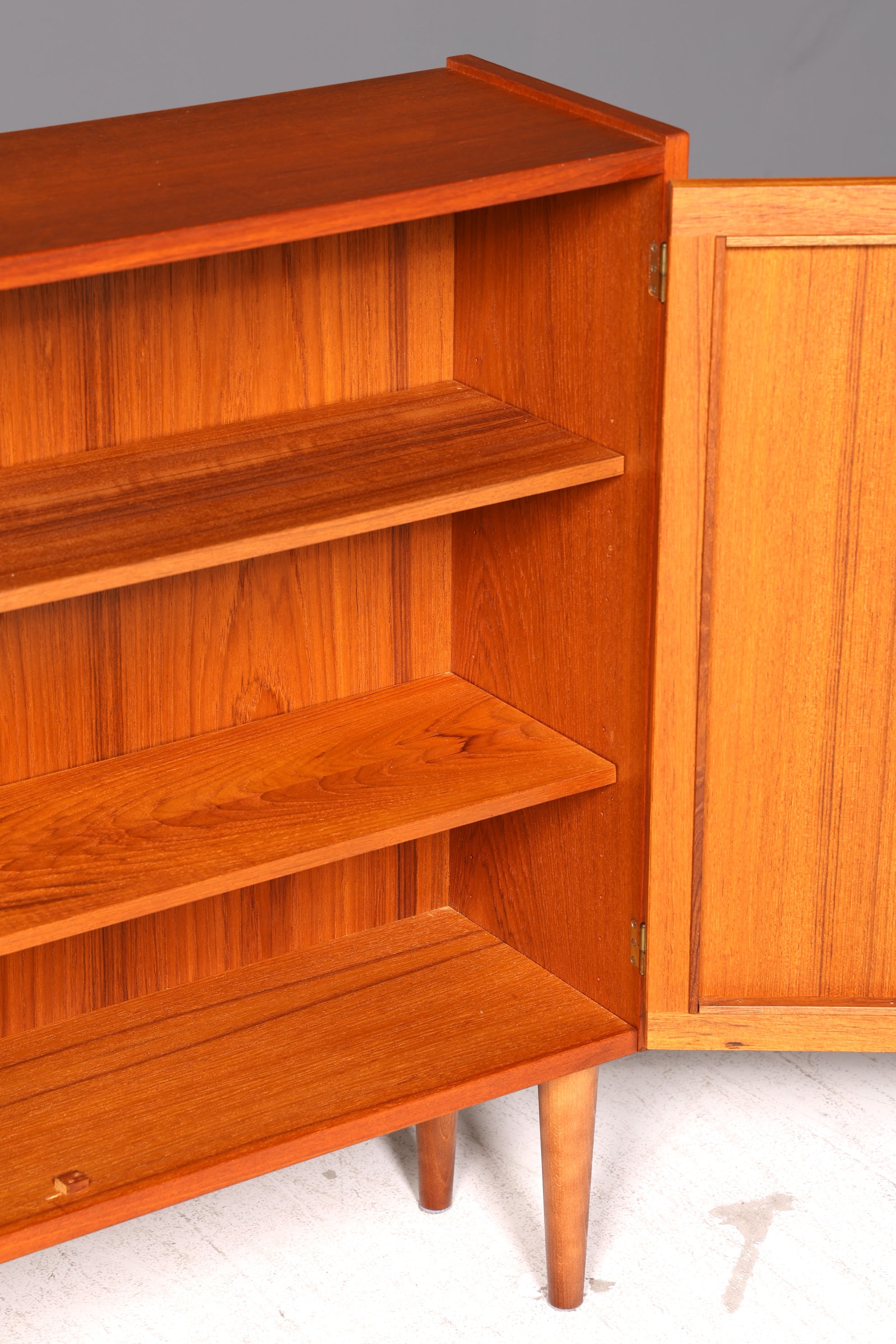 Wunderschöner Mid Century Schrank Teak Danish Design Highboard Vertiko Wäscheschrank Aktenschrank Vintage Retro 60er