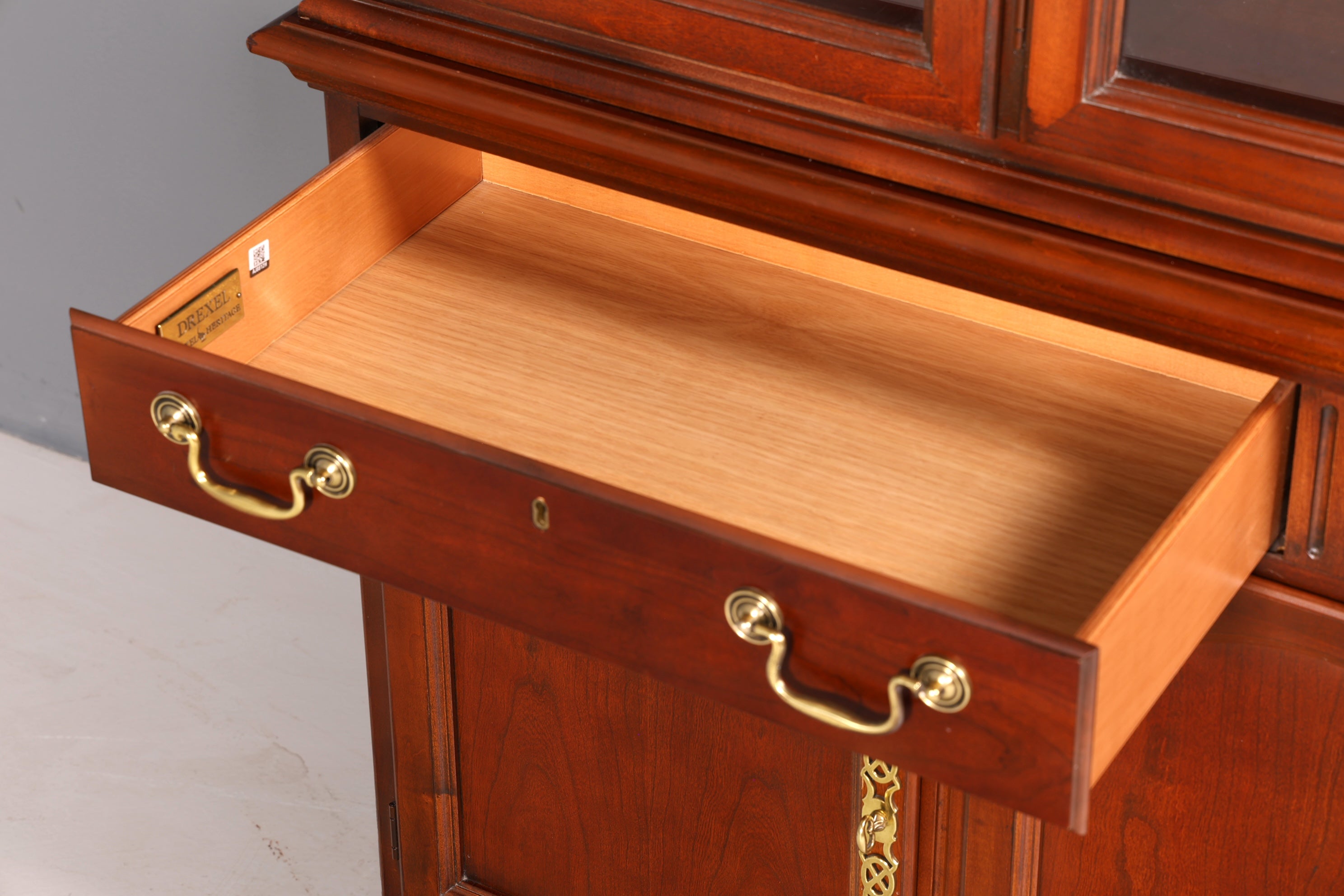 Noble Original Drexel Heritage Curio Cabinet Bookcase USA Cabinet Buffet Shelf Glass Display Cabinet