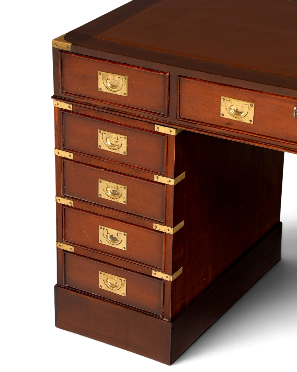 Hauptstadt Möblerei maritimer Military Chest Schreibtisch aus Holz mit Messingbeschlägen und brauner Lederauflage