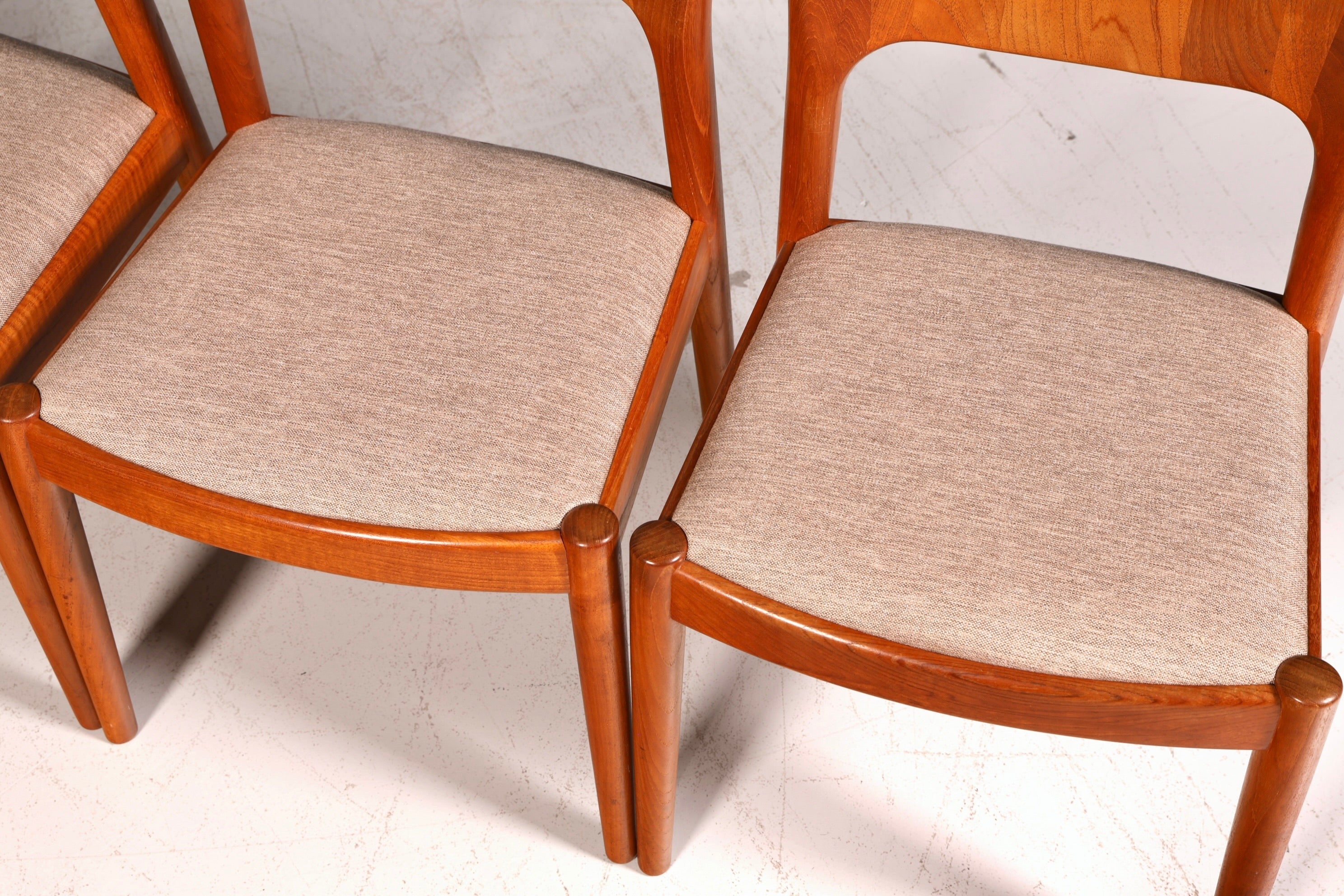 4x Edle Mid Century Stühle der Marke Niels Koefoed Koefoeds Hornslet Modell 177 Teak Stuhlset Danish Design Esszimmerstühle Küchenstühle