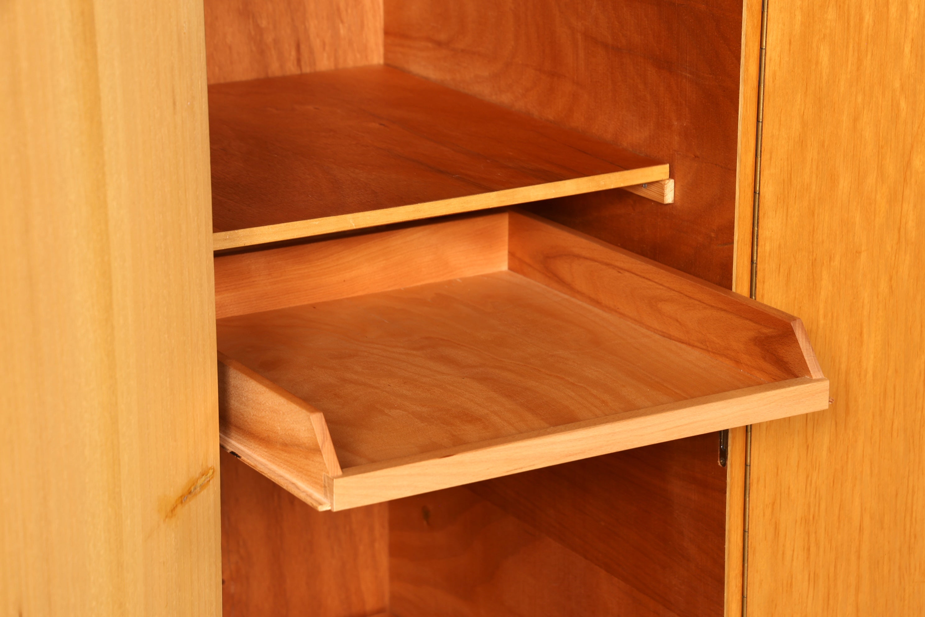 F937 Finish Traumhafter Mid Century Kleiderschrank Vintage Schrank Retro Wäscheschrank