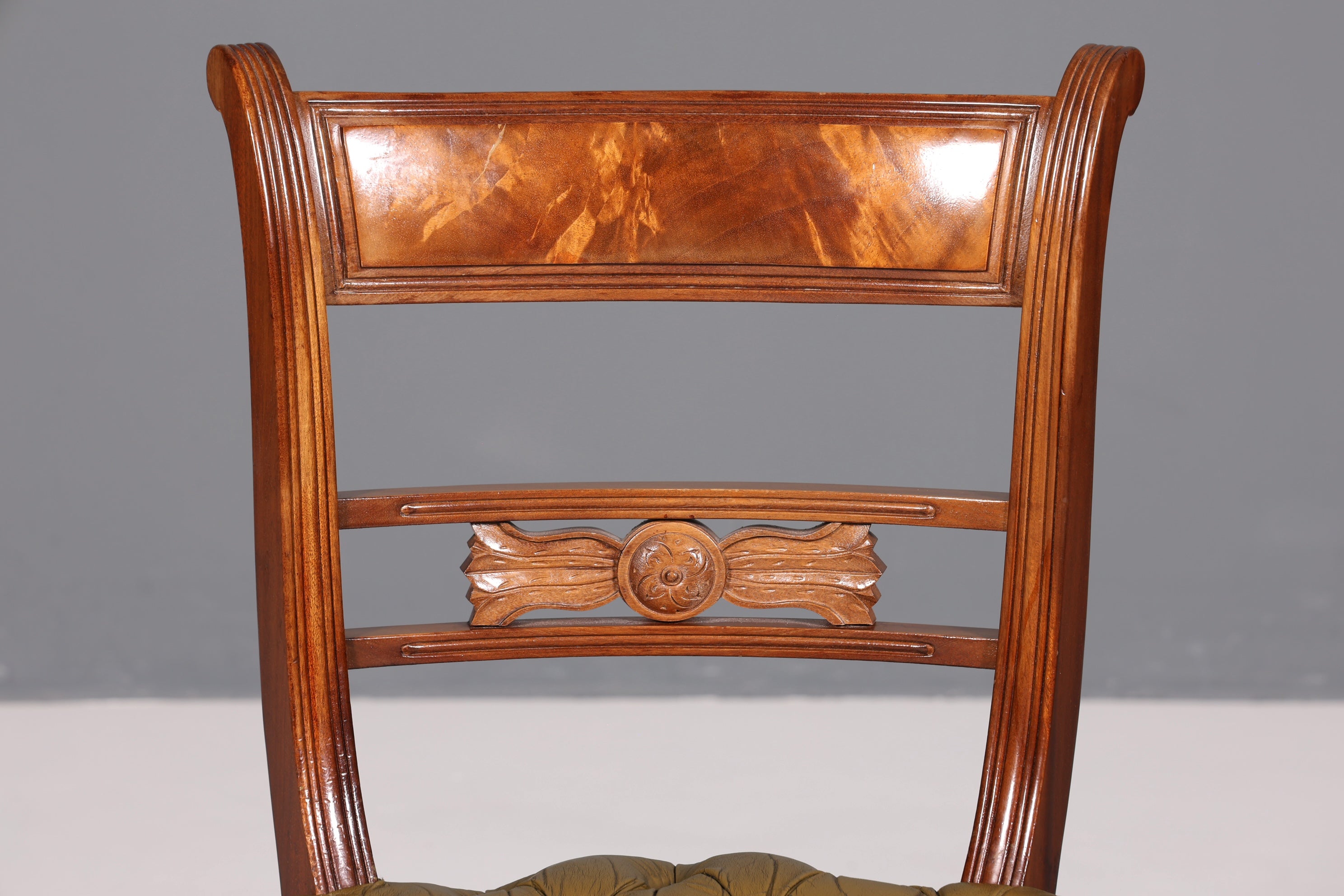 Magnifique fauteuil Chesterfield, chaise secrétaire Anno Dom, chaise de cuisine anglaise en cuir véritable, 1 sur 4