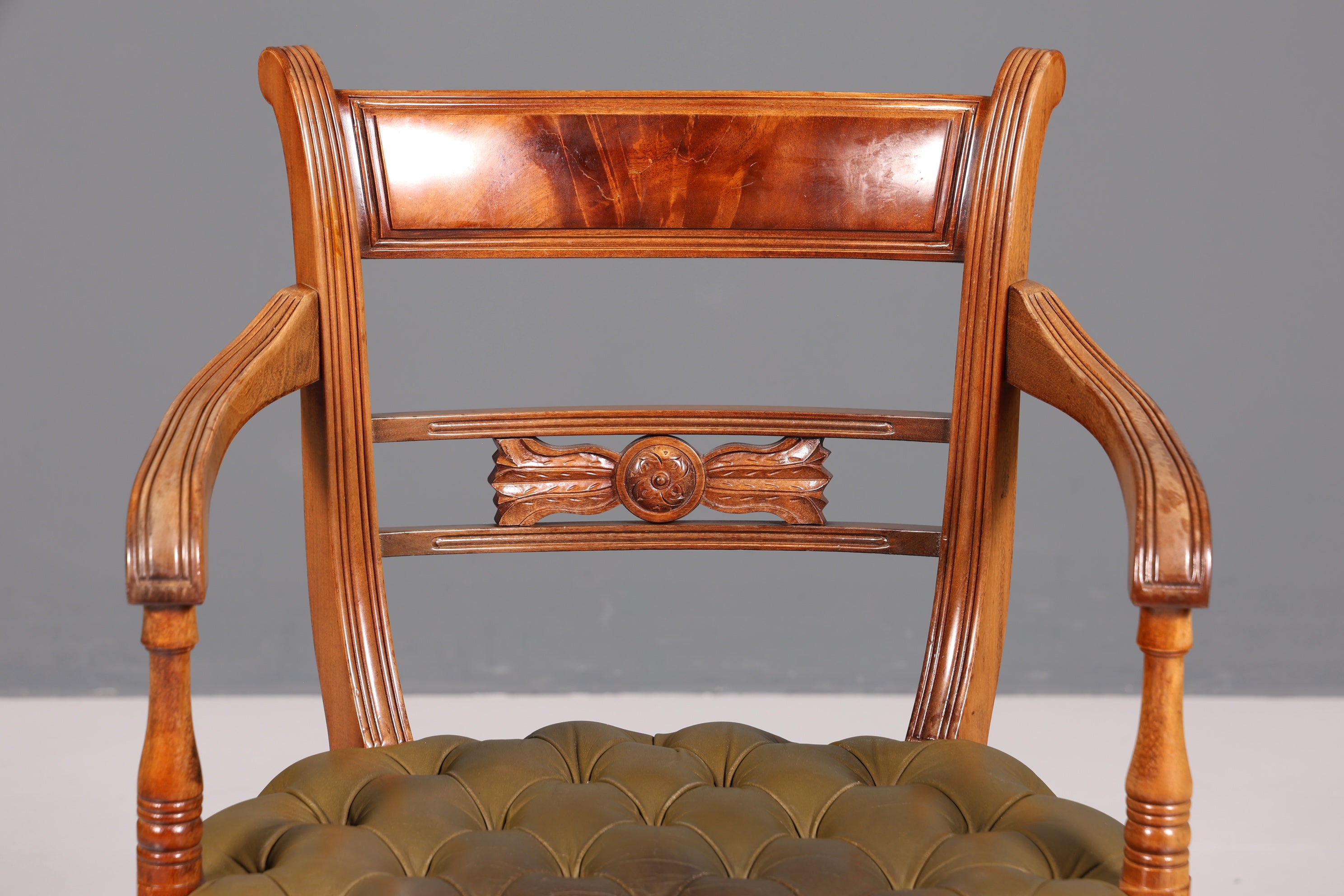 Magnifique fauteuil Chesterfield, chaise secrétaire Anno Dom, chaise de cuisine anglaise en cuir véritable, 1 sur 2