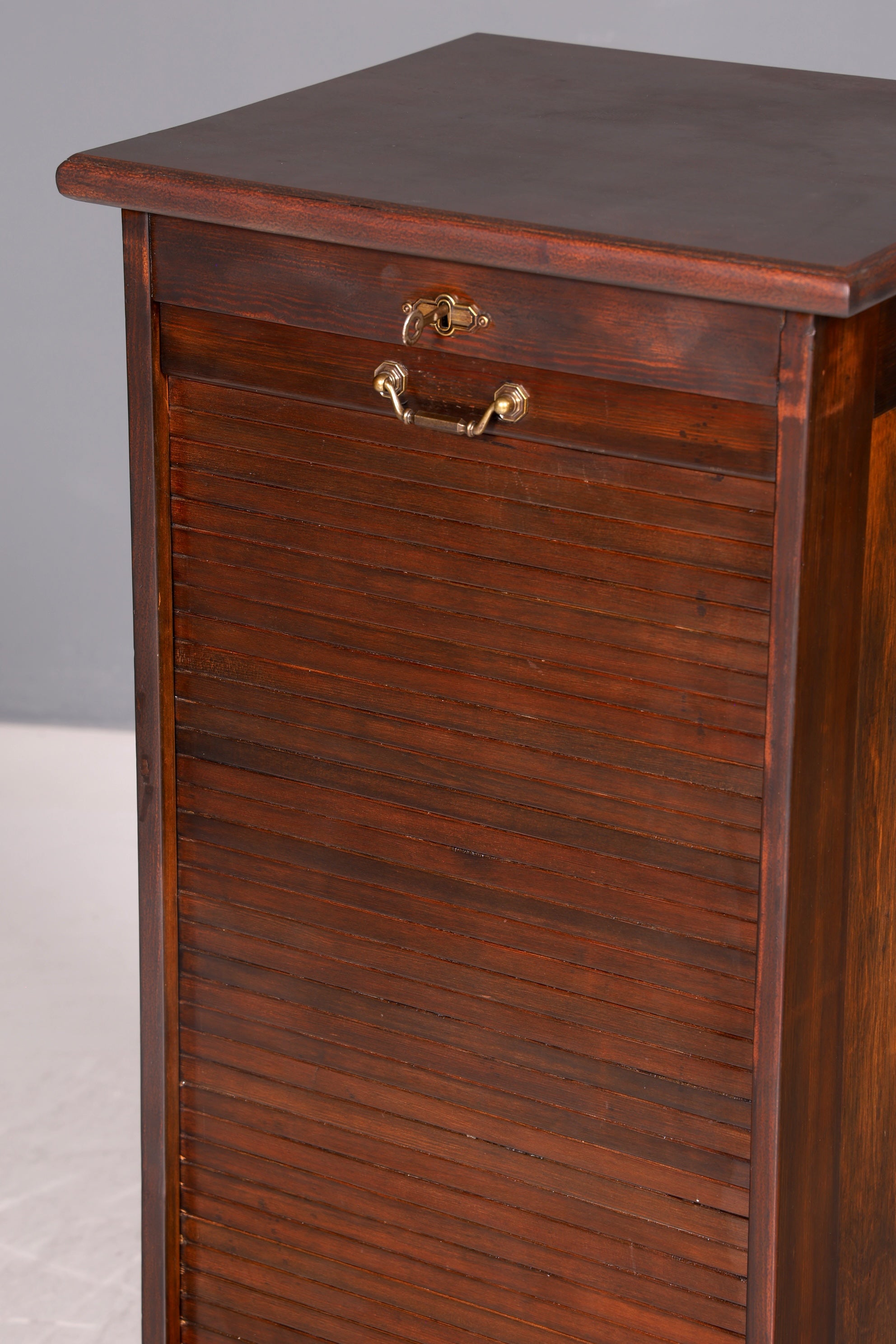 Schlichter Bauhaus Rollladenschrank Jalousieschrank Aktenschrank Art Deco Büroschrank Antik Vintage