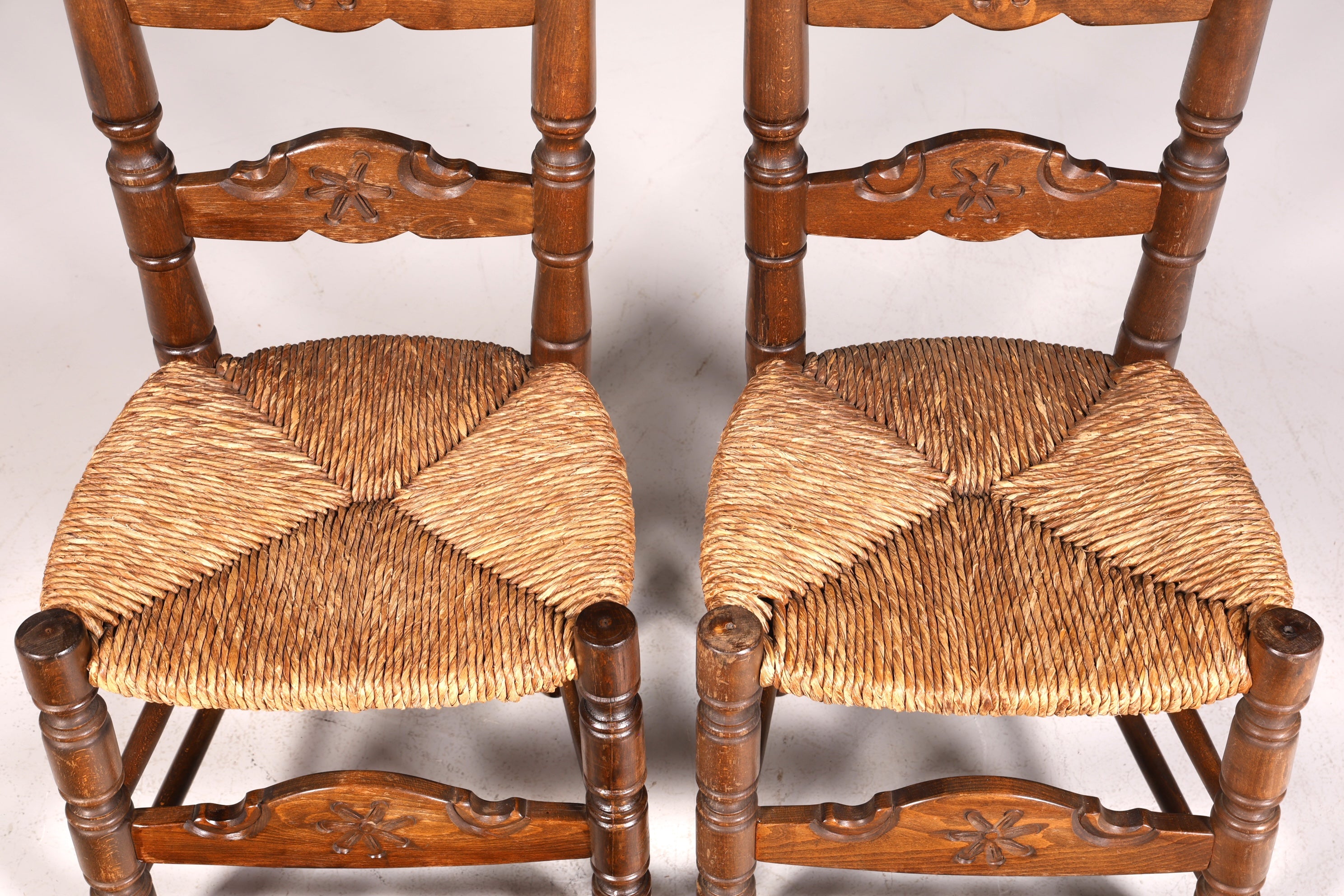 Ensemble de 2 magnifiques chaises espagnoles en rotin rustique, chaises de cuisine