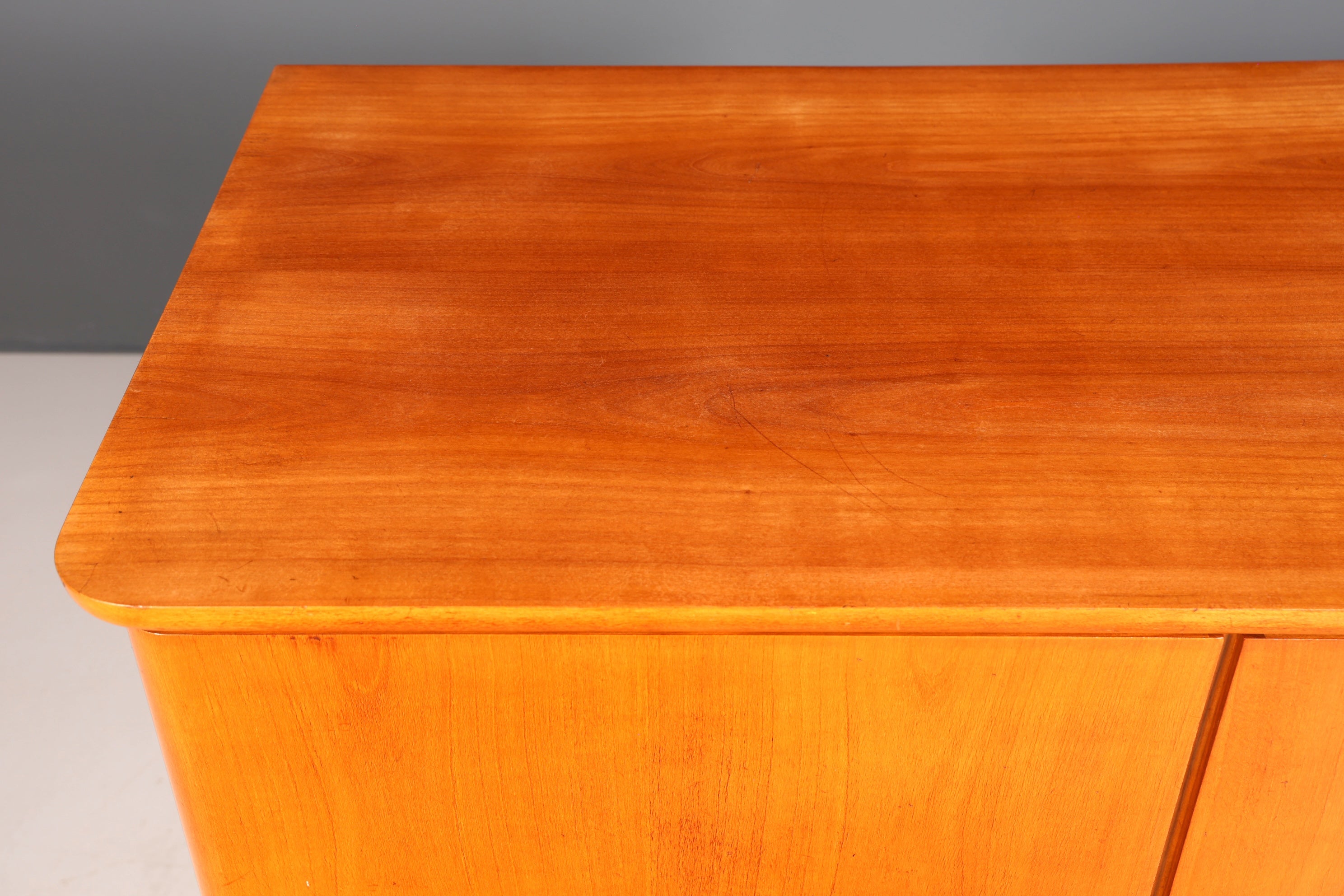 Magnifique meuble de style mid-century, armoire à linge des années 1960, classeur, commode