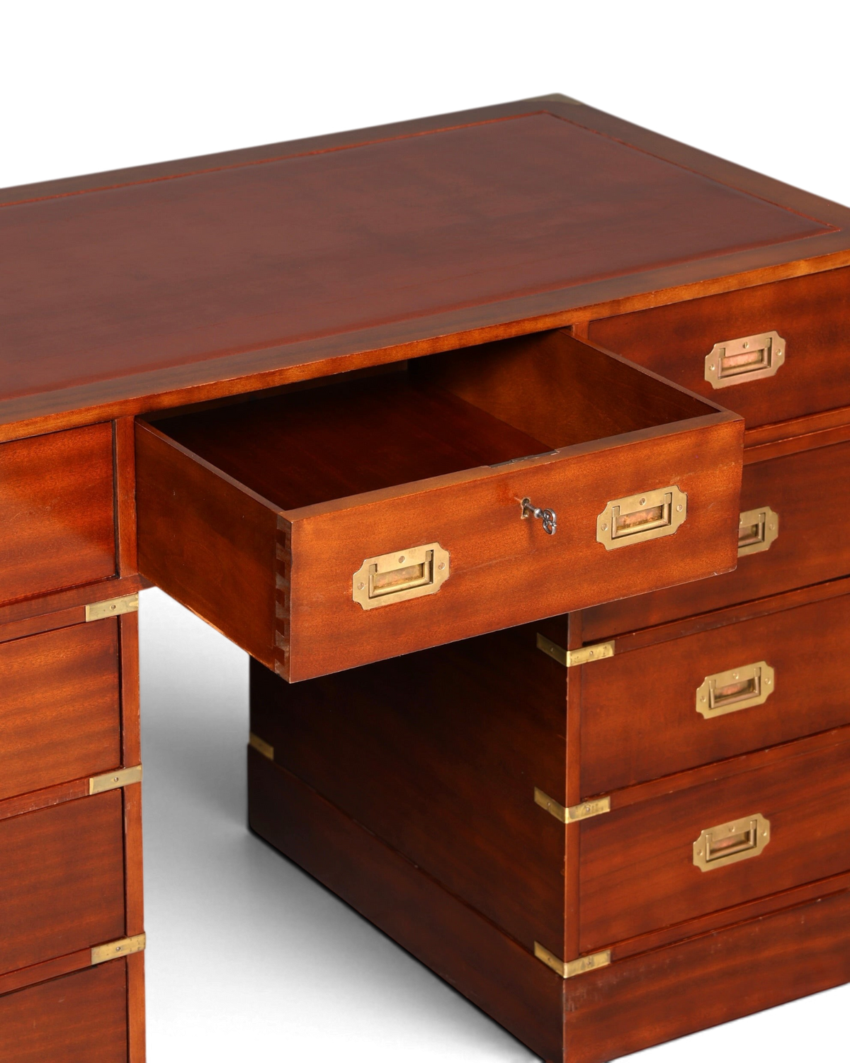 Hauptstadt Möblerei maritimer Schreibtisch im Military Chest Stil aus Holz mit Lederauflage und Messingbeschlägen