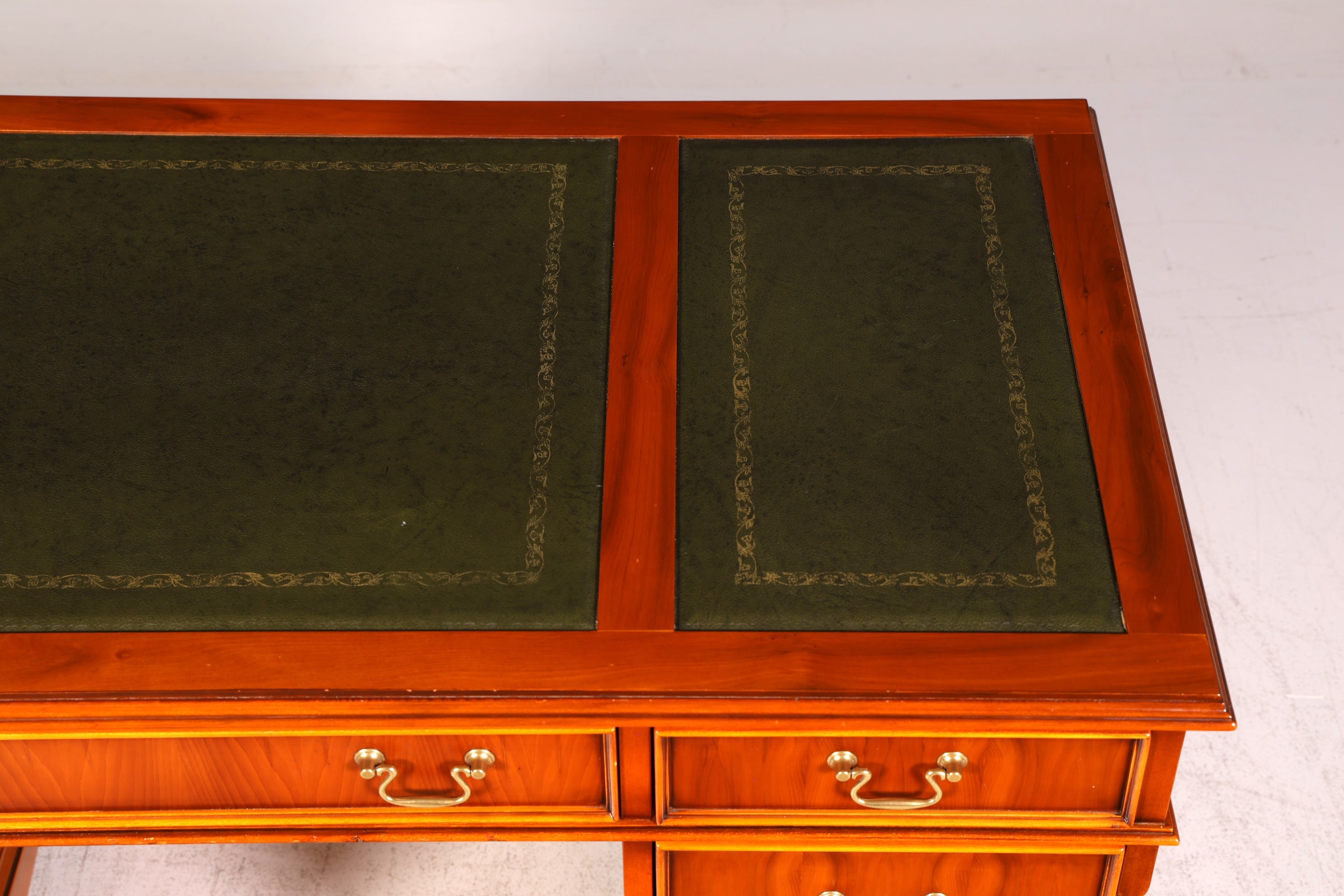 Beautiful English Desk Yew Genuine Leather Top Antique Style Office Desk Executive Desk