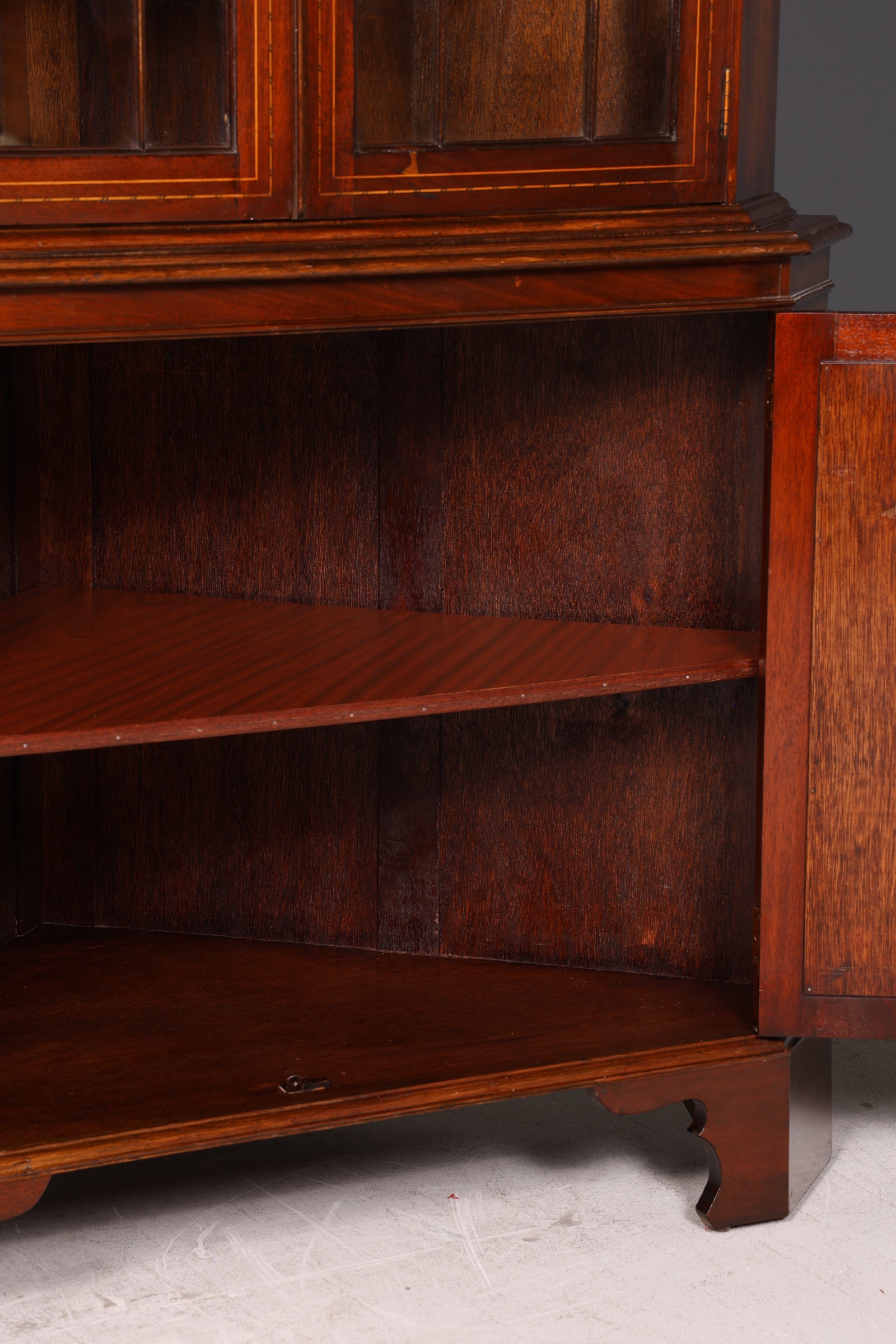 Wunderschöne Englische Eckvitrine Mahagoni 60er Echt Holz Schrank Eckschrank Glasvitrine Vitrine