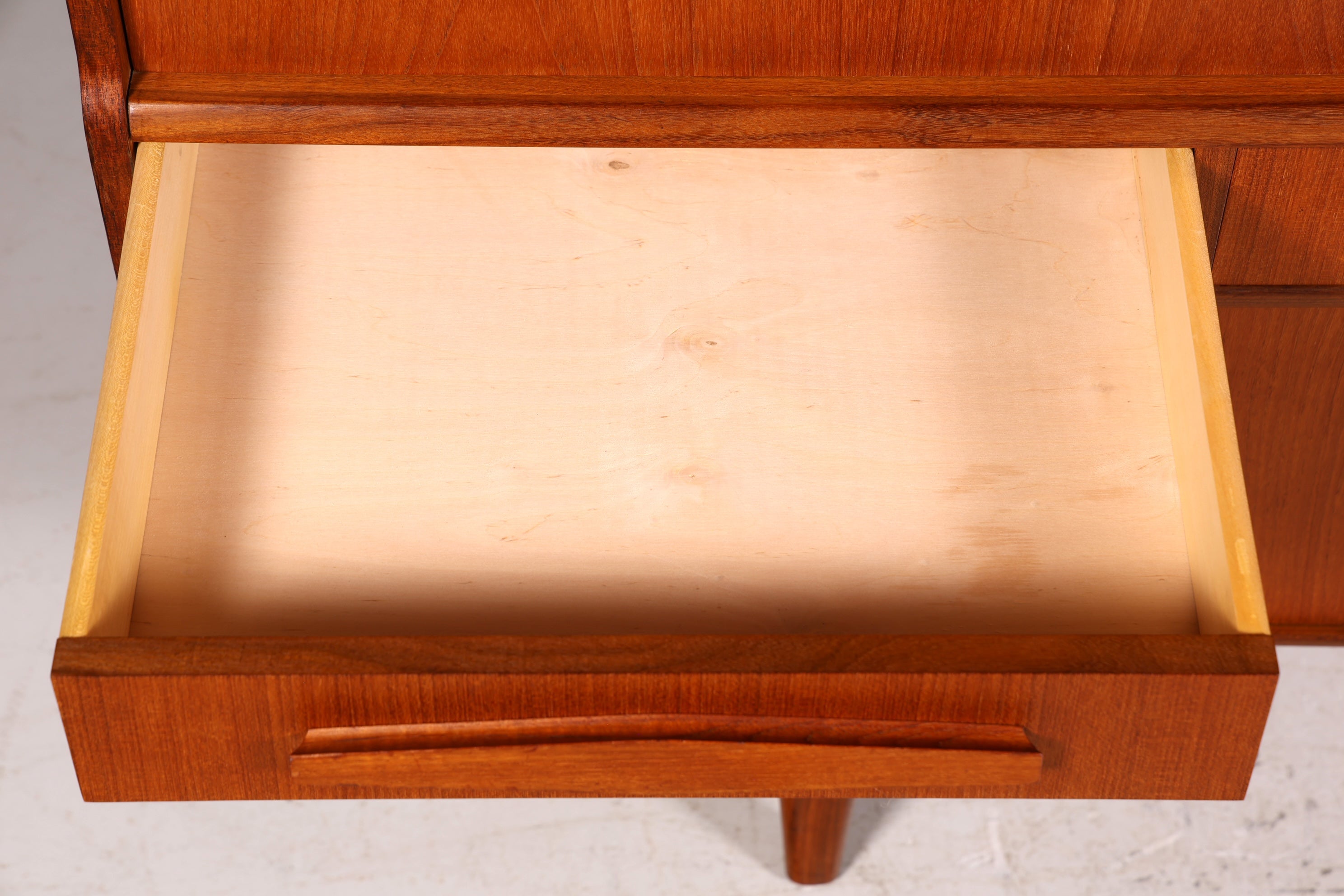 Magnifique buffet haut en teck du milieu du siècle, meuble original PAM Viby J., commode de bureau, meuble bar, années 1960