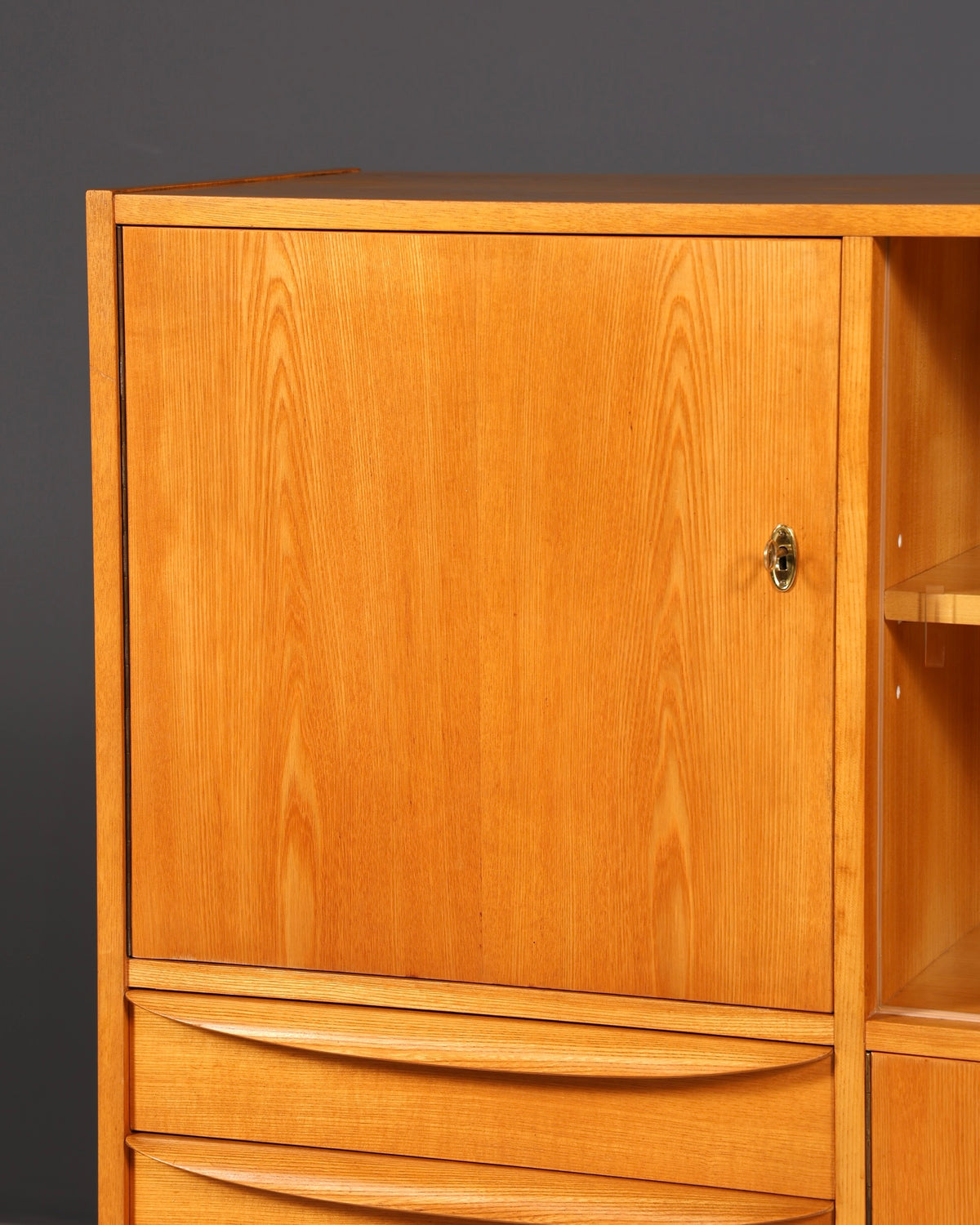 Beautiful original Hellerau mid-century display cabinet, Franz Ehrlich 602 chest of drawers and bookcase