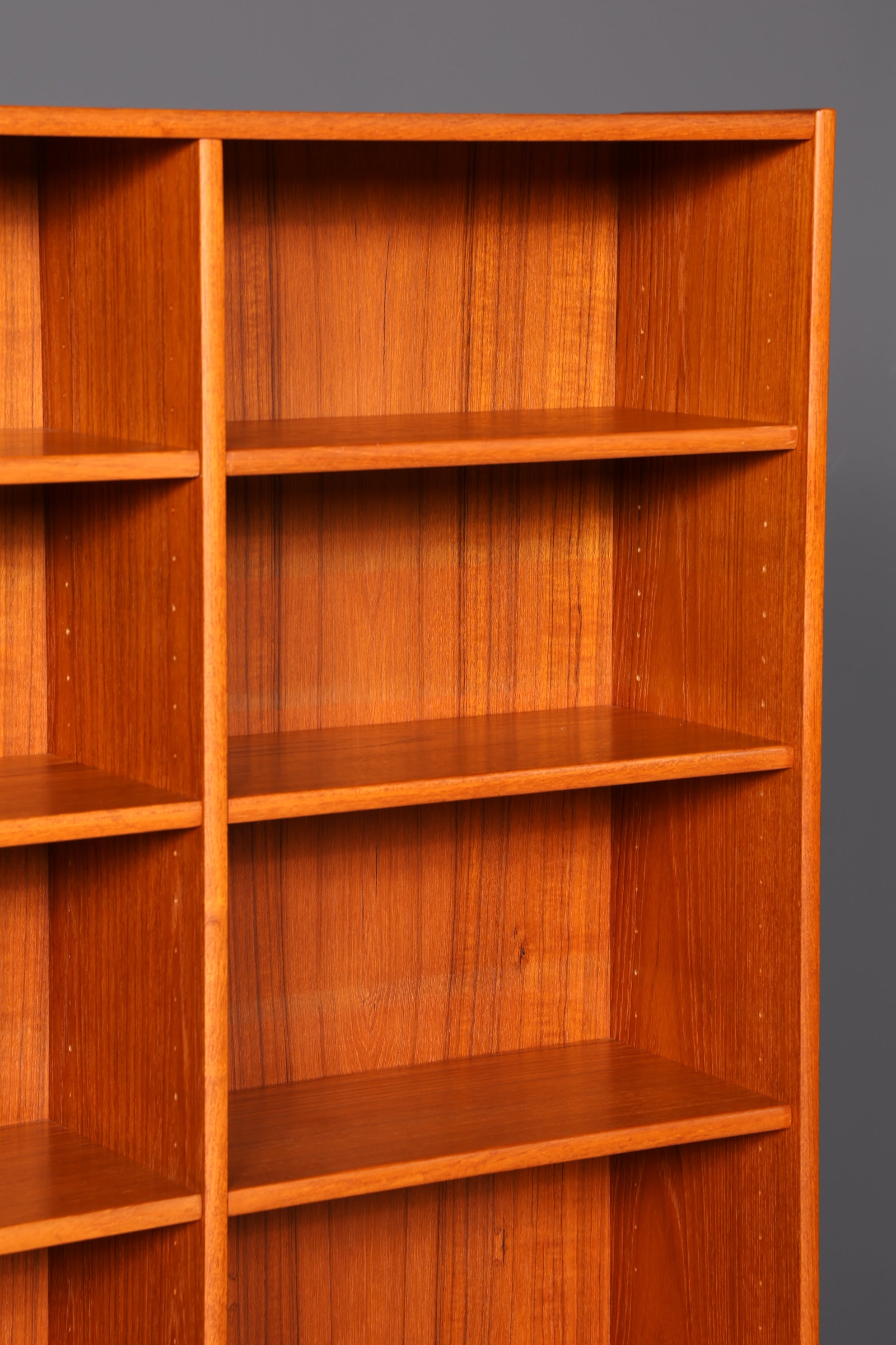 G061 Finish Traumhaftes Mid Century Regal echt Holz Schrank Danish Design Retro Kommode Vintage Bücherregal 60er Jahre