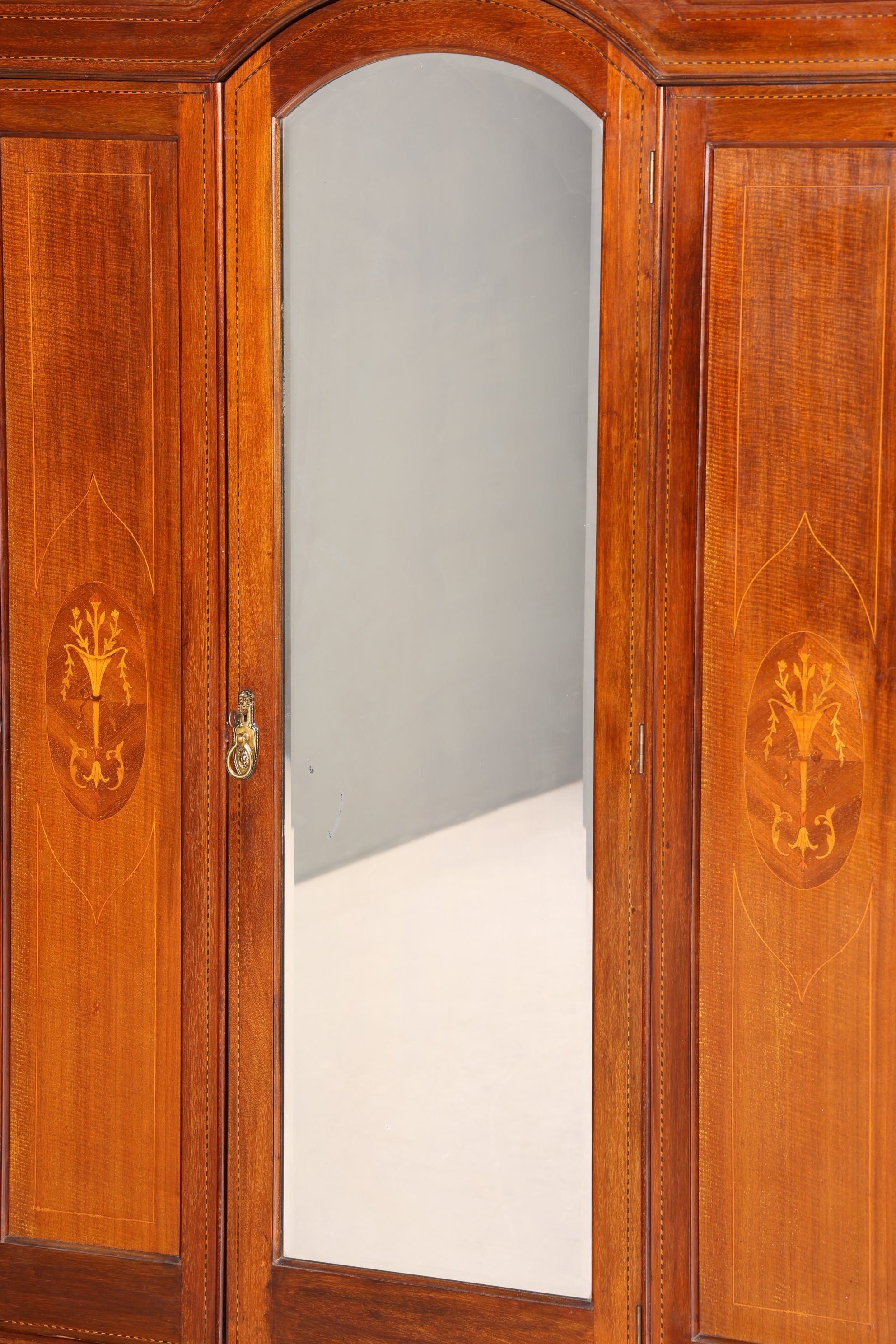 Traumhafter Jugendstil Kleiderschrank um 1910 Englisch Massiv Holz Antik Schrank Dielenschrank Wäscheschrank