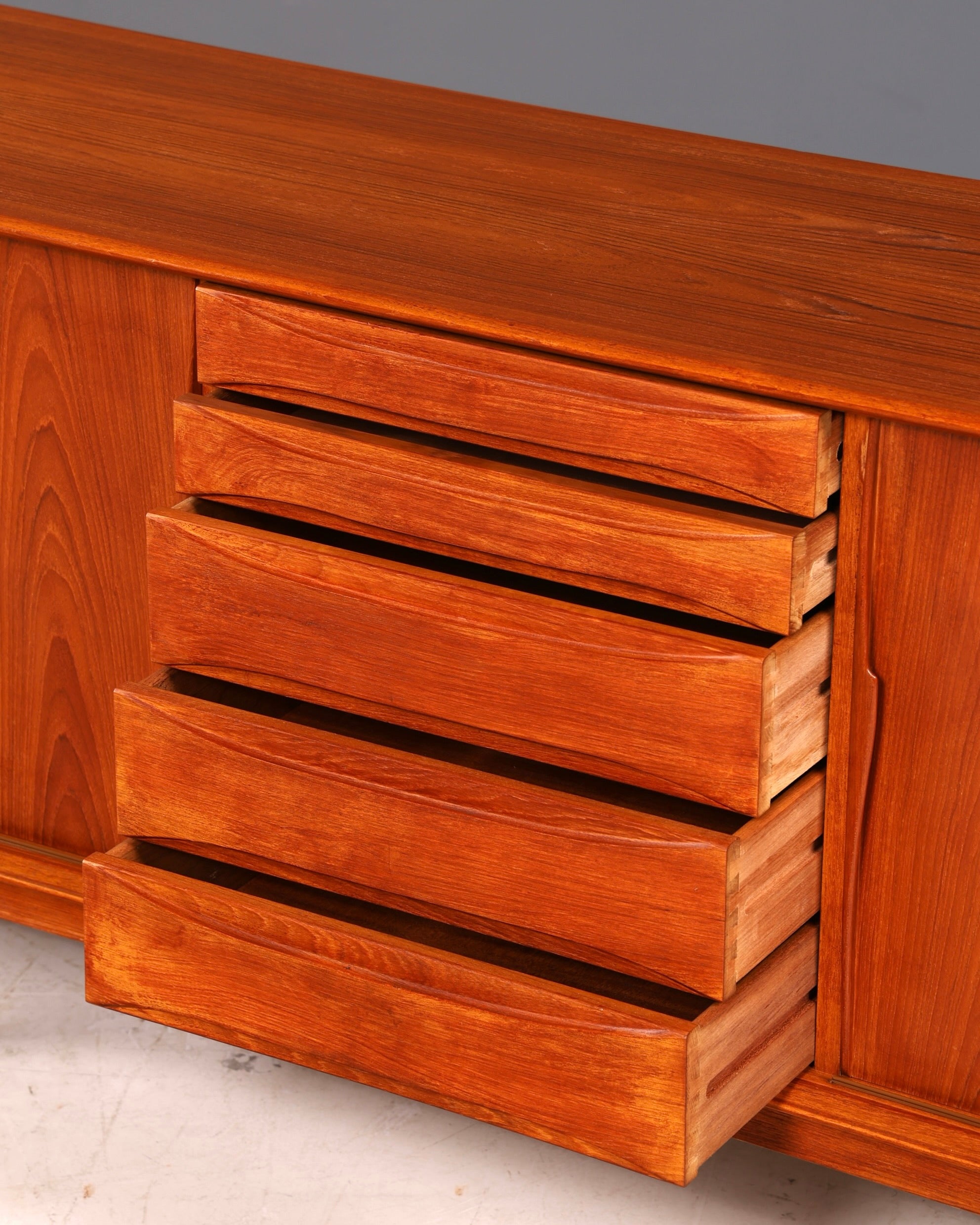 Wunderschönes Dyrlund Mid Century Sideboard Teak Danish Design Schrank Kommode Vintage