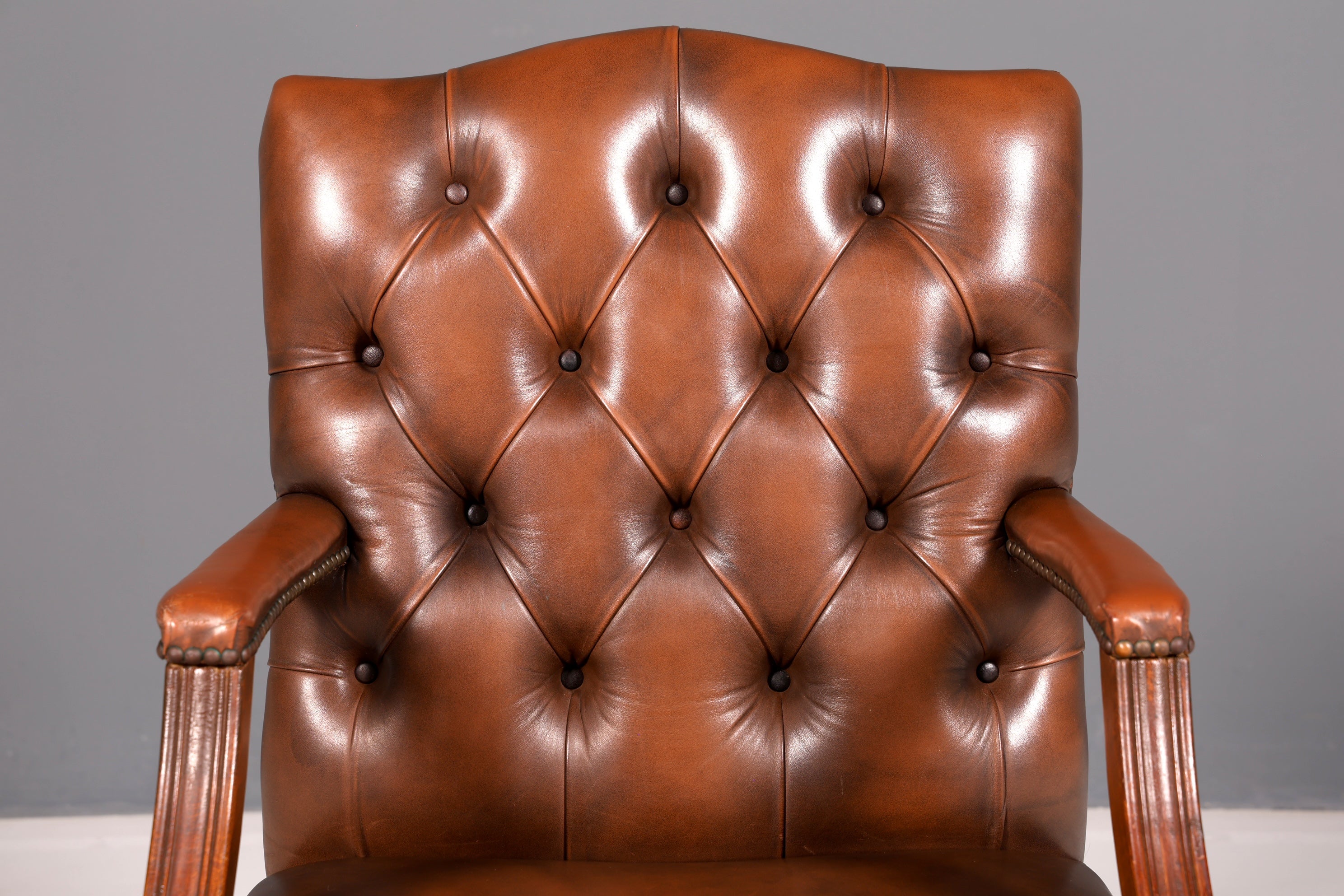 Wunderschöner Original Chesterfield Armlehnstuhl Braun Echt Leder Englisch Herrensessel Schreibtischstuhl Sekretär Stuhl Bürostuhl Antik 2 von 2