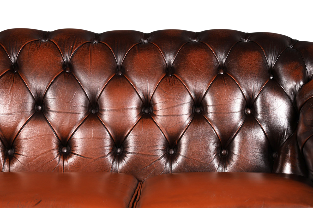 Hauptstadt Möblerei Chesterfield Centurion 3-Sitzer Sofa aus braunem Echtleder mit klassischer Knopfheftung