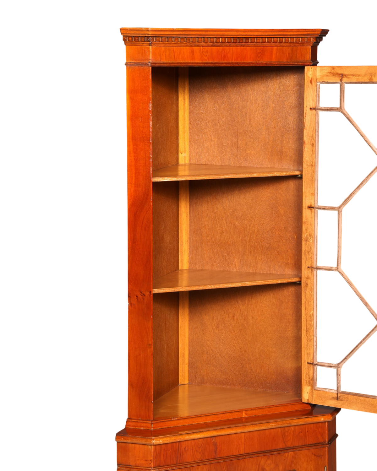 Hauptstadt Möblerei englische Eckvitrine aus Eibenholz mit Sprossentür und Einlegeböden im Vintage-Stil