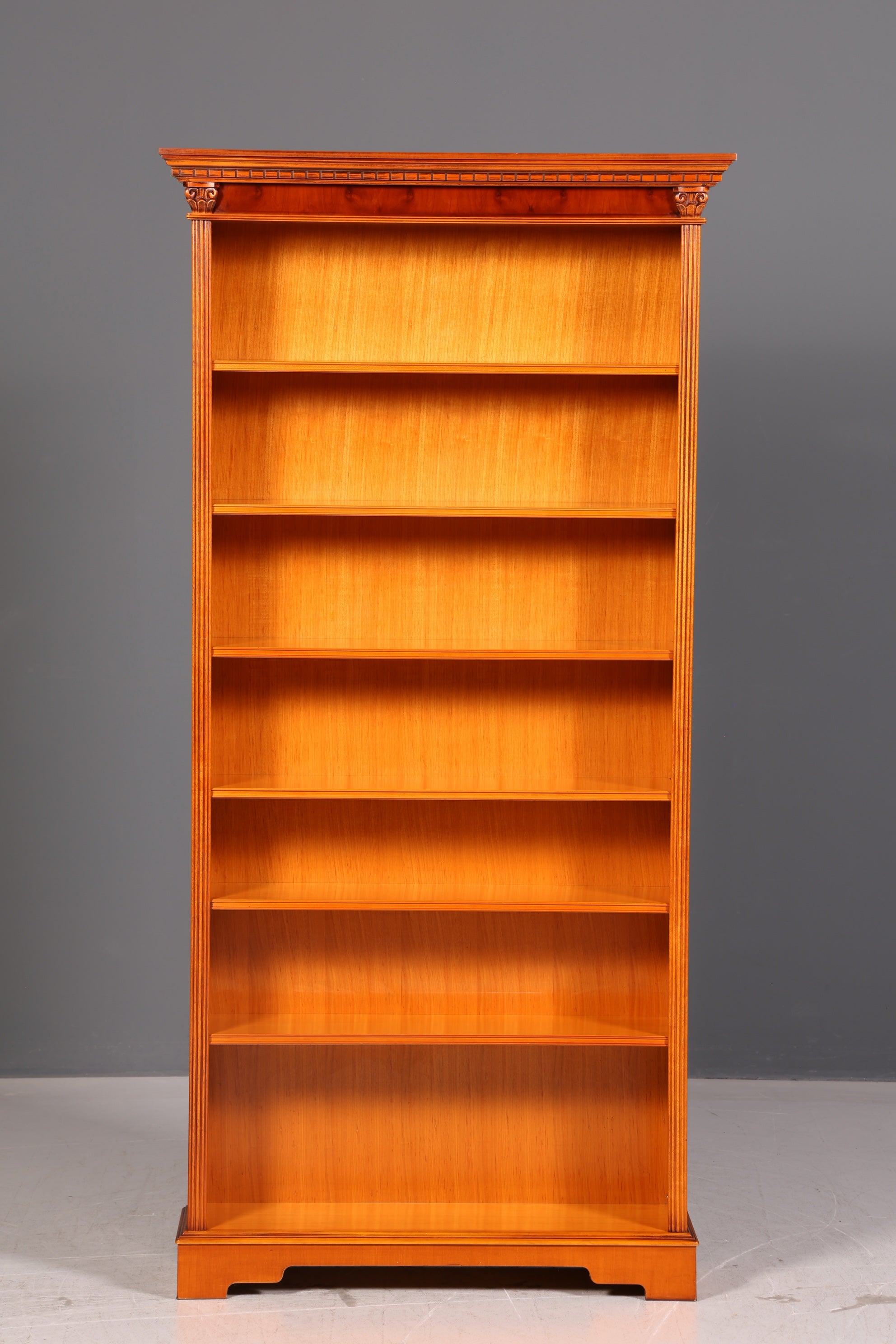 Wunderschönes Englisches Bücherregal Eibe Regal Bookshelf Buchablage Massivholz Antik Vintage