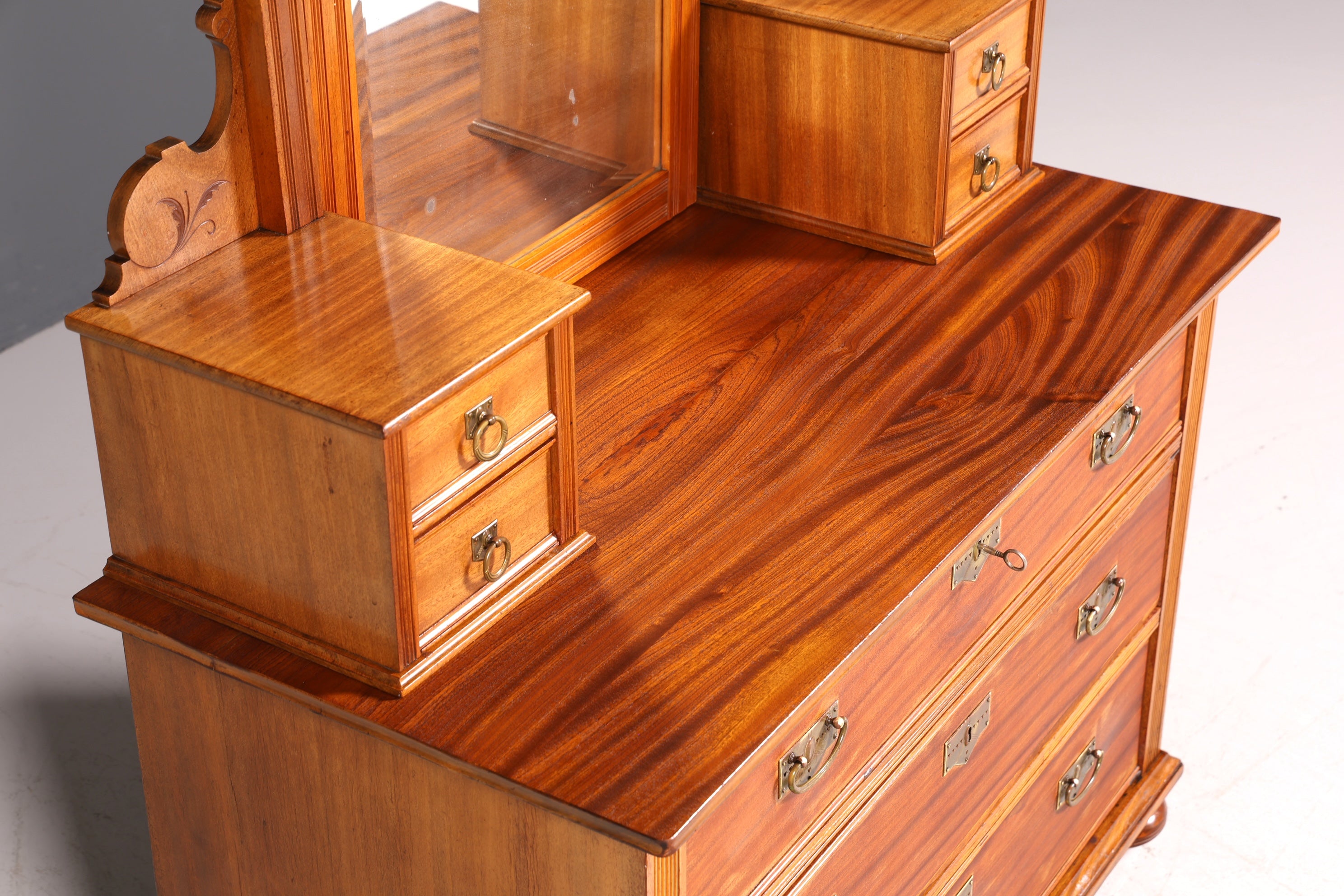 Magnifique buffet ancien Art Nouveau avec miroir, commode d&