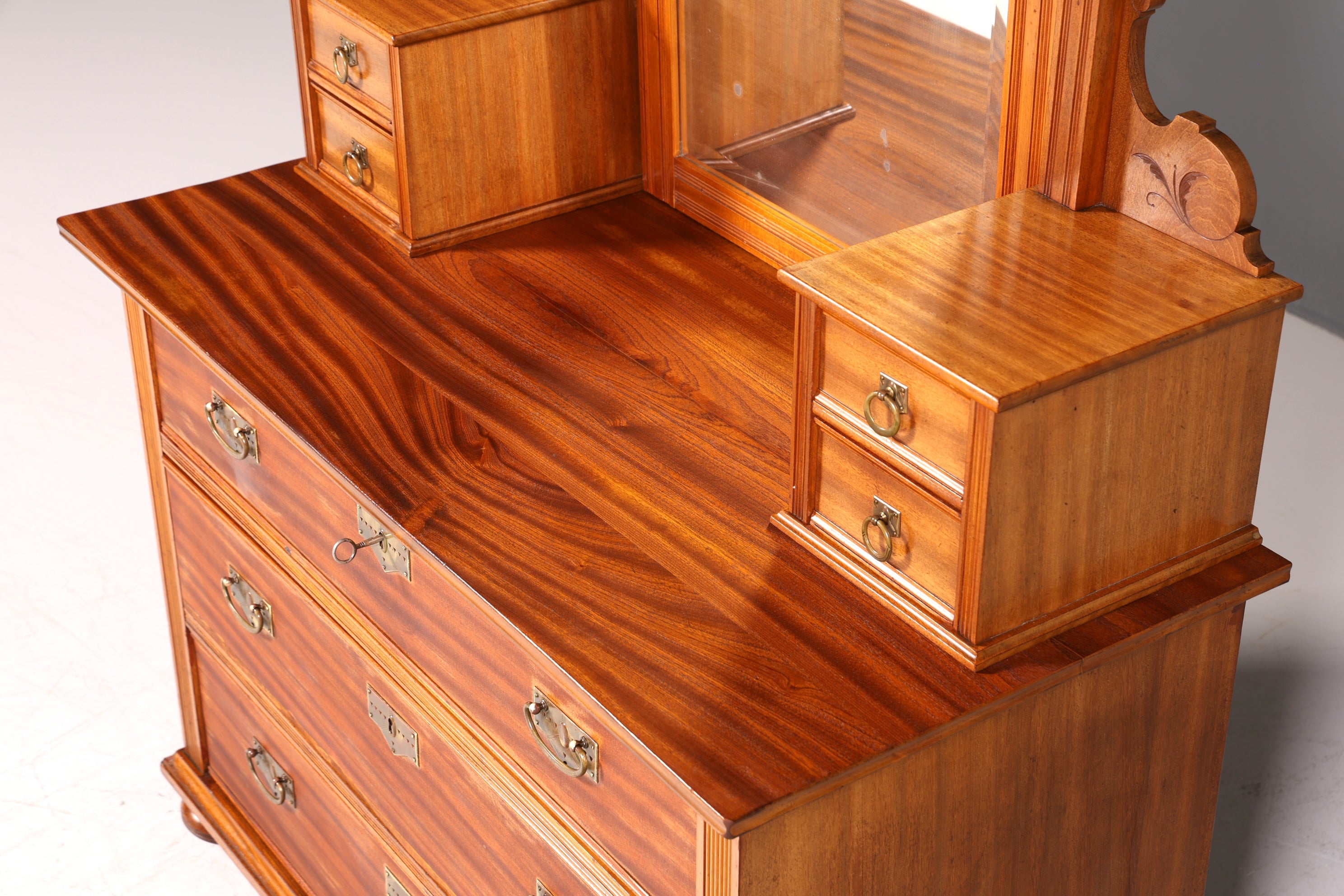 Magnifique buffet ancien Art Nouveau avec miroir, commode d&