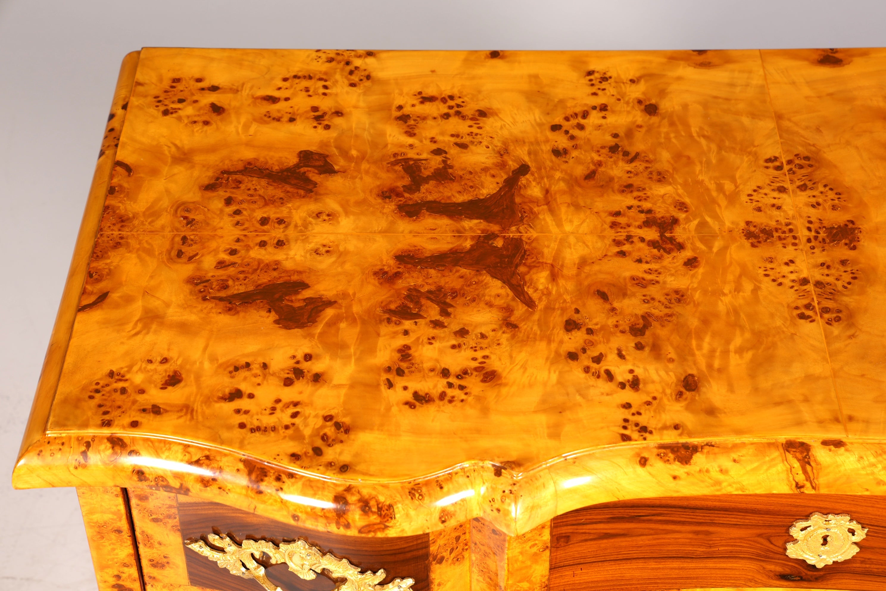 Buffet de style baroque royal, commode de style Louis XVI, commode de style ancien