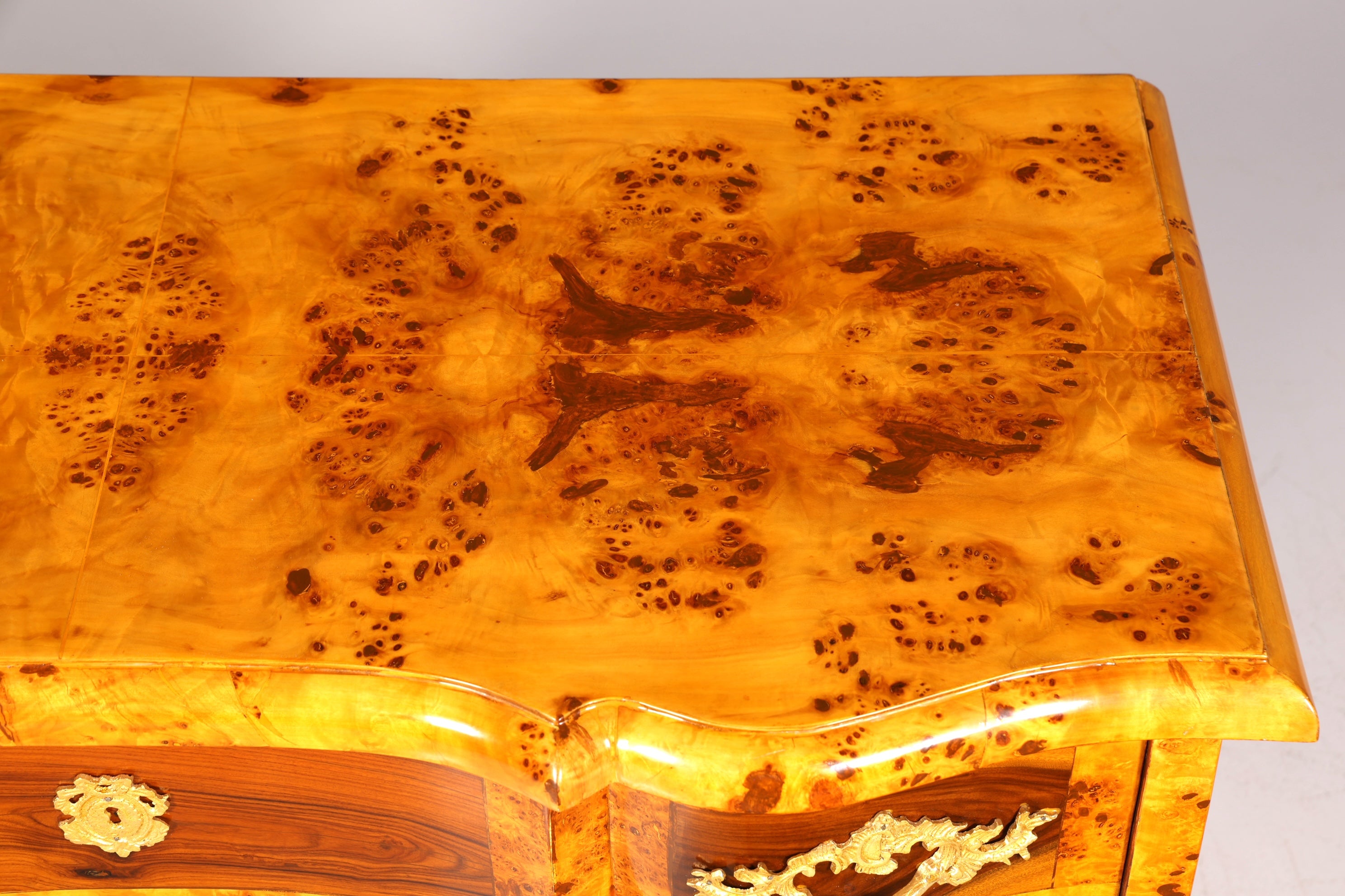 Buffet de style baroque royal, commode de style Louis XVI, commode de style ancien