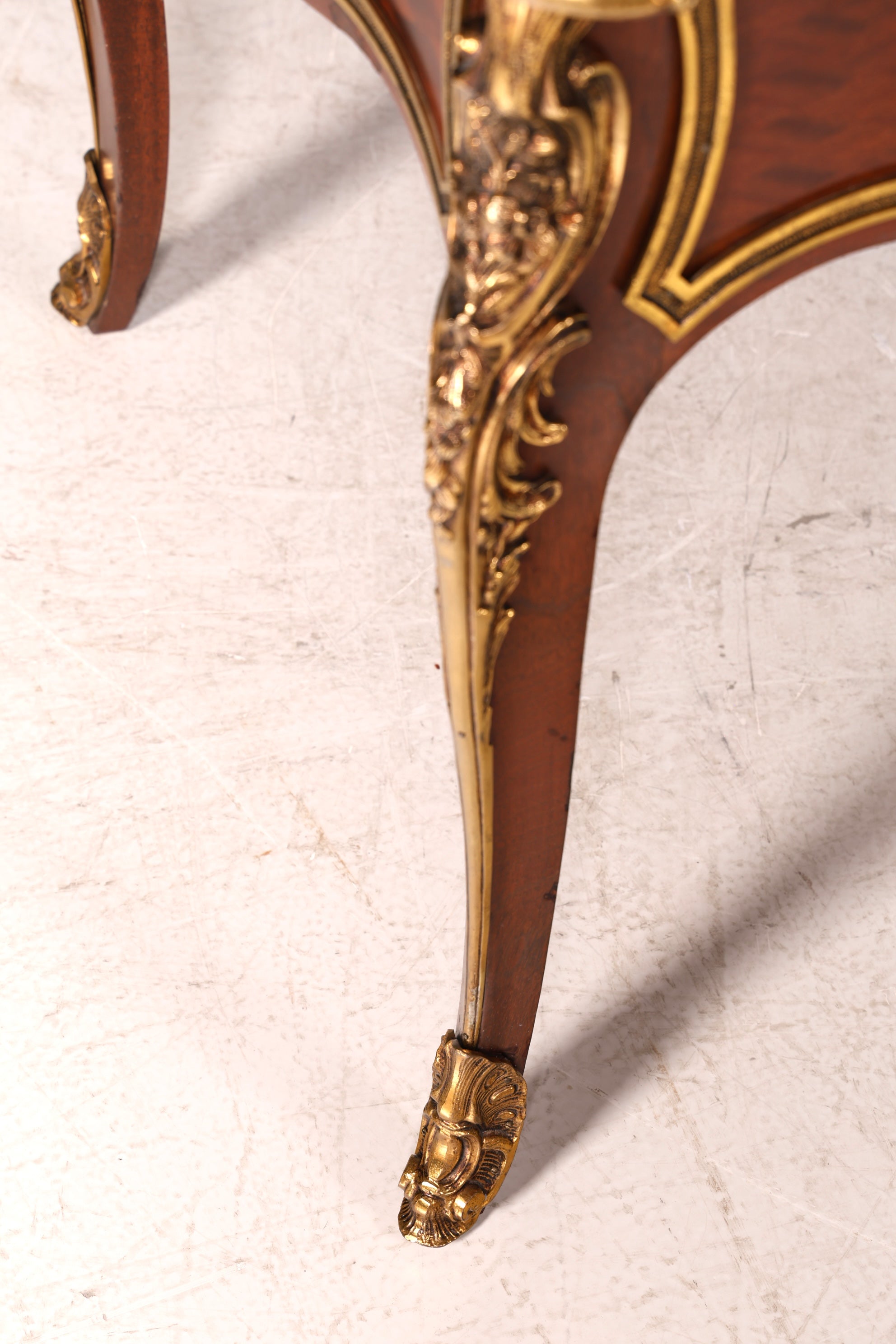 G078 Finish - Louis XV Barock Schreibtisch usw. Messing Zarge, Preis muss ich noch recherchieren