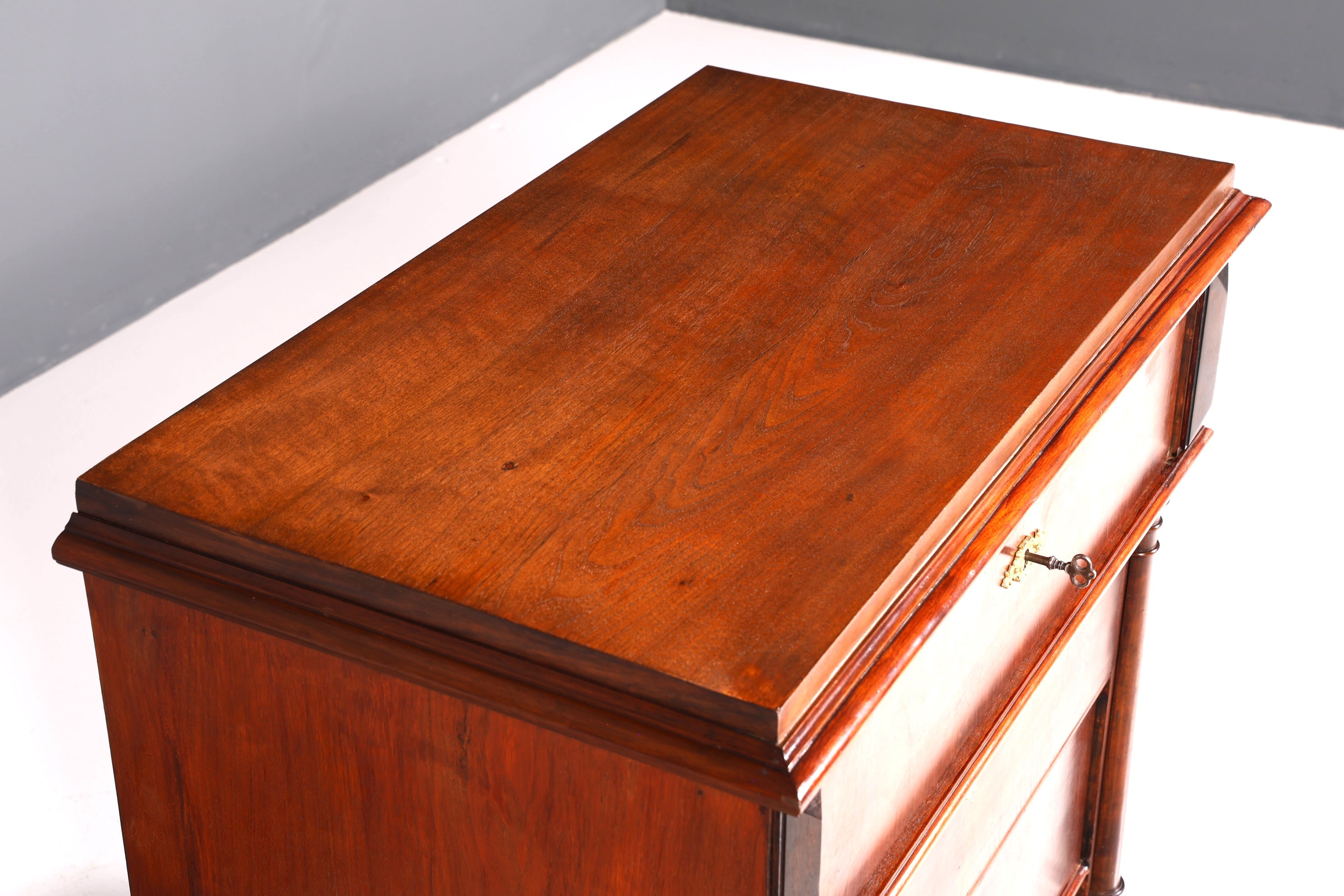 Élégante commode, buffet Louis Philippe Gründerzeit (fin XIXe siècle), vers 1880.