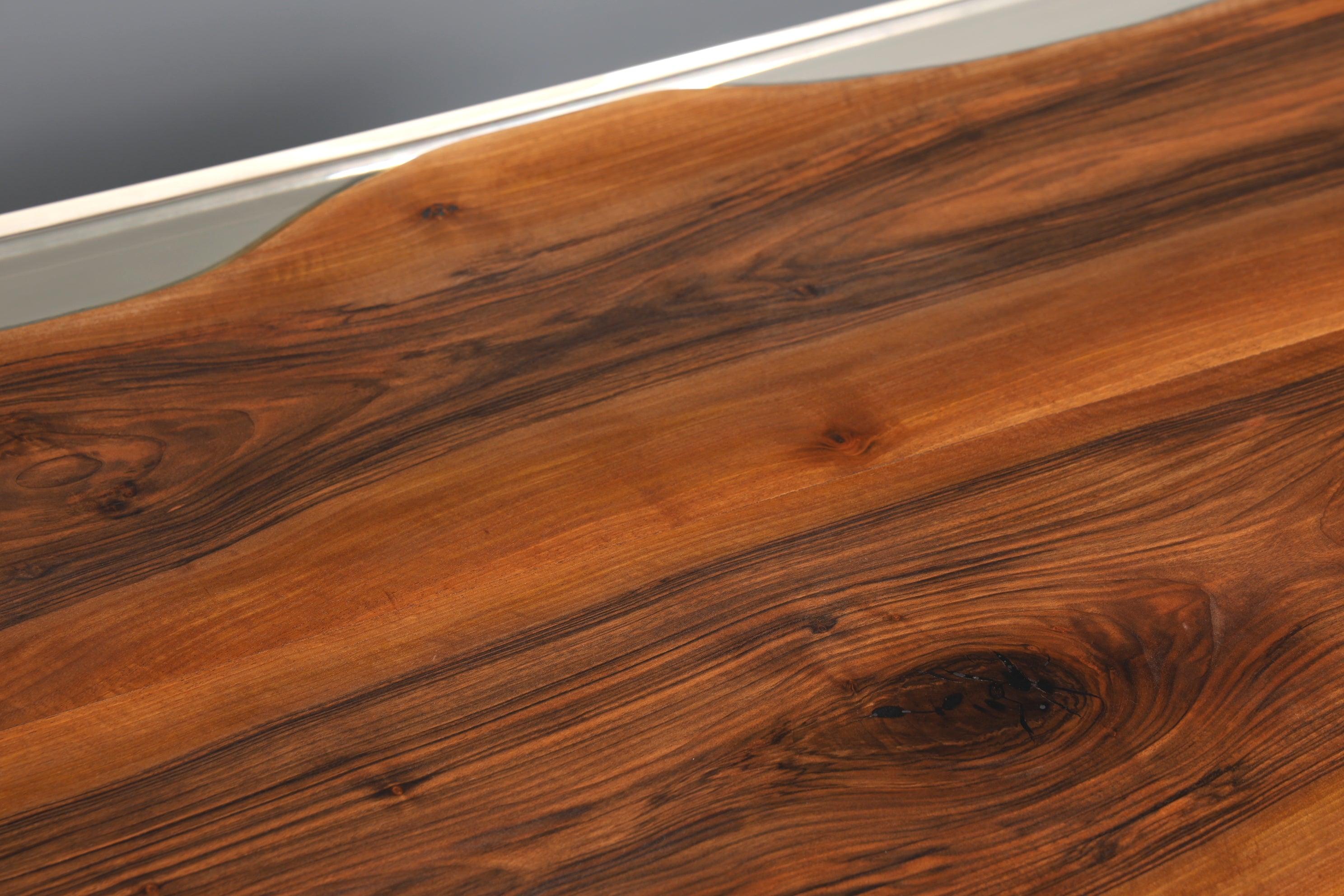 Beeindruckender Nussbaum Tisch 220cm-90cm Esszimmer Tisch Baumkanten Platte massiv Holz Küchentisch