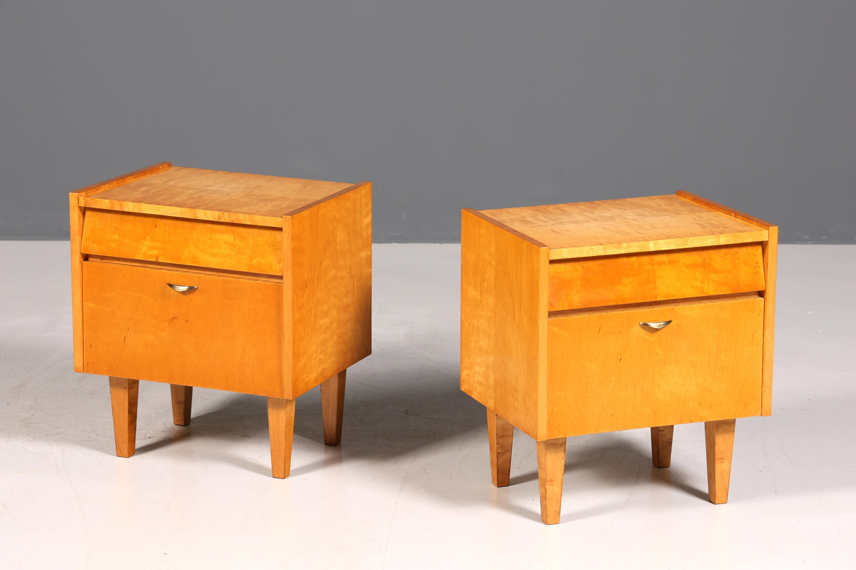 Commode vintage simple du milieu du siècle, meuble pliant, table de chevet de design danois, 1 sur 2