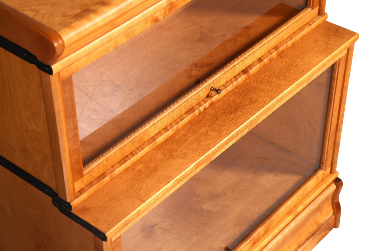 Hauptstadt Möblerei Boknäs Regal im Globe Wernicke Stil aus Holz mit verglasten Klapptüren für eine Bibliothek