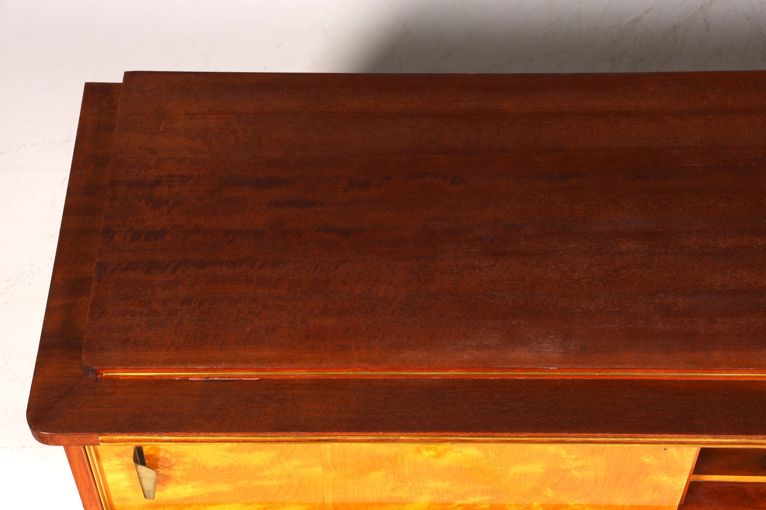 Buffet style années 50, meuble TV vintage, armoire à portes coulissantes années 60, planche à roulettes, planche basse rétro