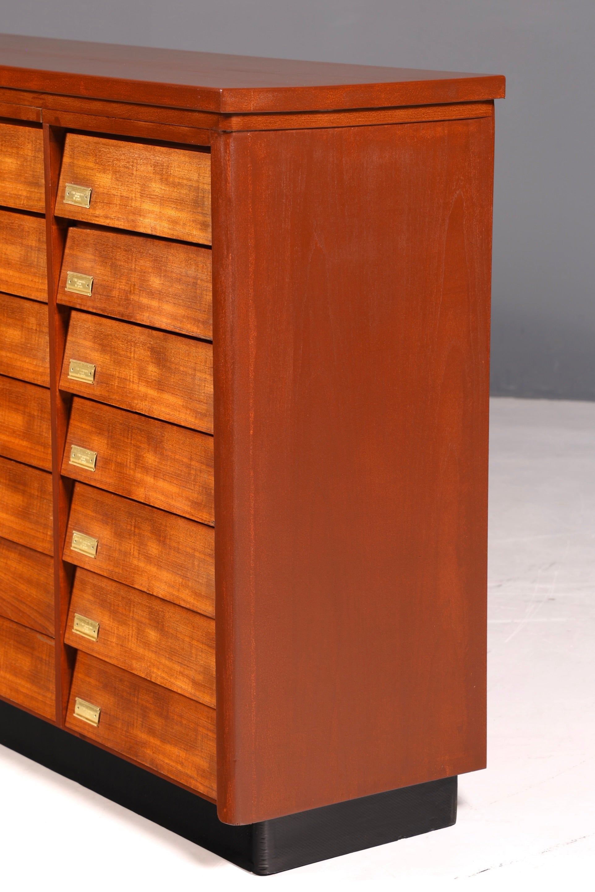 Magnifique commode rétro vintage Bauhaus de style milieu du siècle, format XXL (2/2).