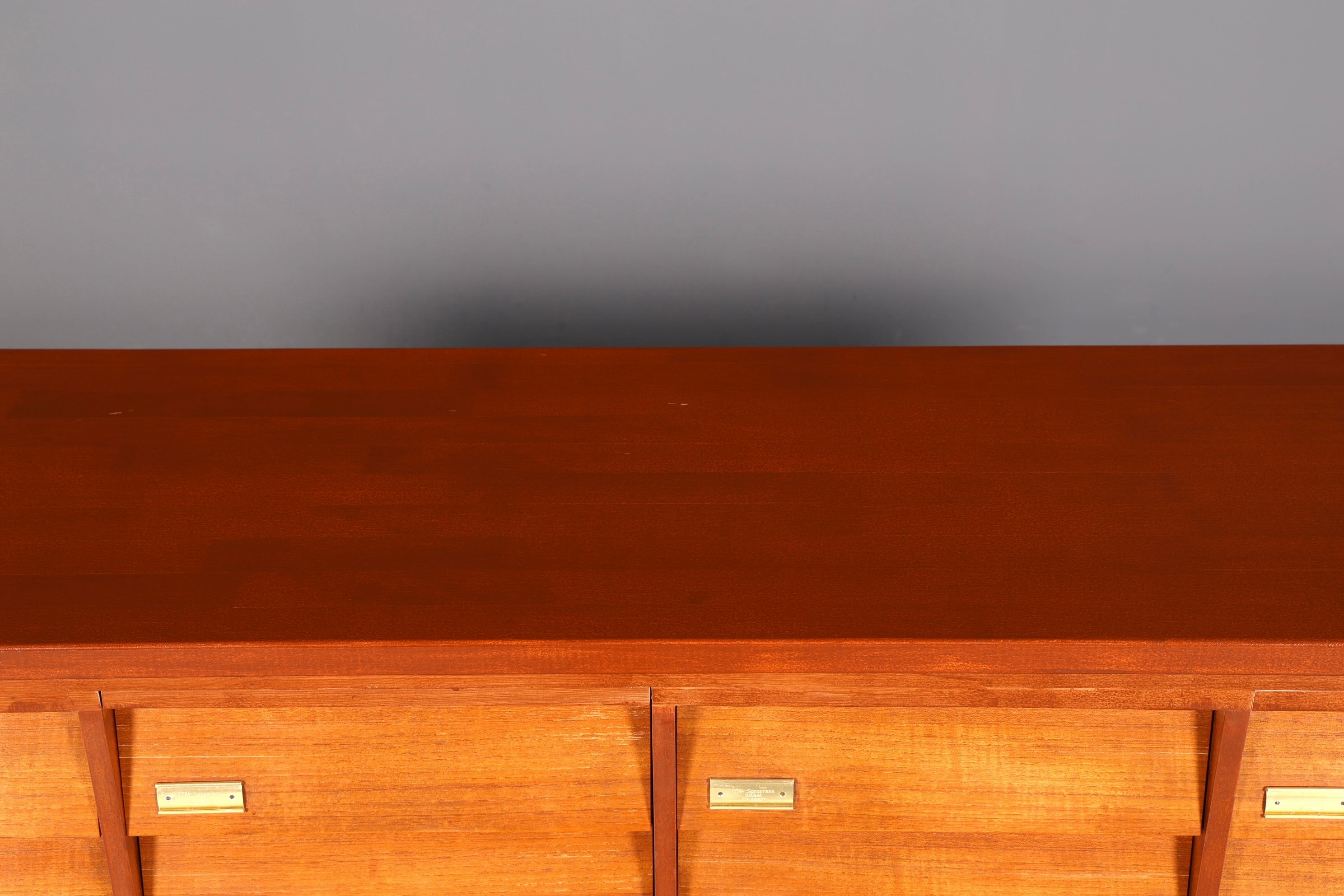Magnifique commode rétro vintage Bauhaus de style milieu du siècle, format XXL (2/2).