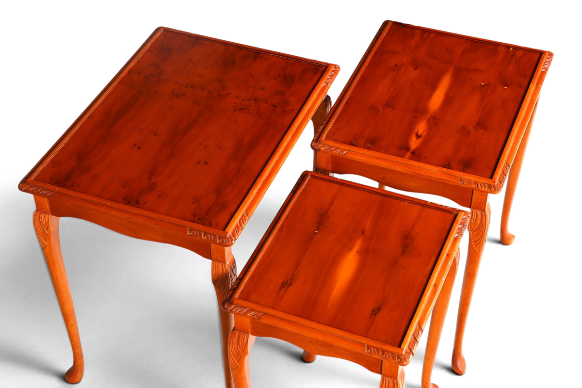 Hauptstadt Möblerei 3er Set Chippendale Beistelltische aus massivem Holz im barocken Stil mit eleganter Maserung
