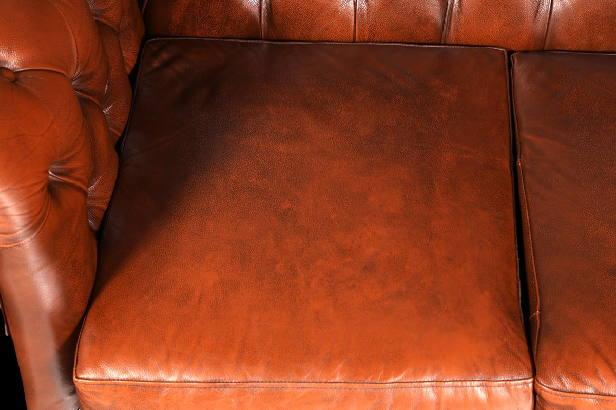 G118 Finish Wunderschönes Original Chesterfield 2er Sofa Englisch Oxblood Leder 2- Sitzer Couch