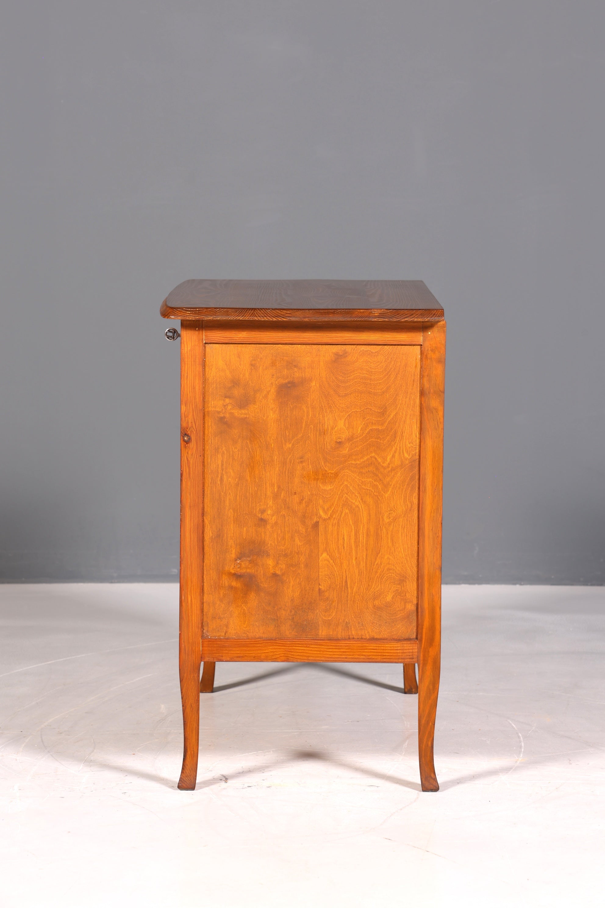 Magnifique commode ancienne Art Nouveau en bois tendre, buffet de style campagnard