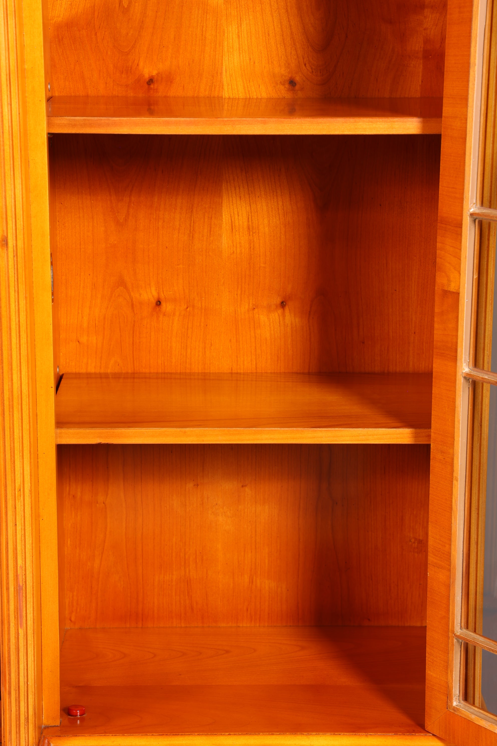 Traumhafte Englische Vitrine Bücherschrank Buffet Antik Stil Englisch Eibe Glasvitrine Bibliothek