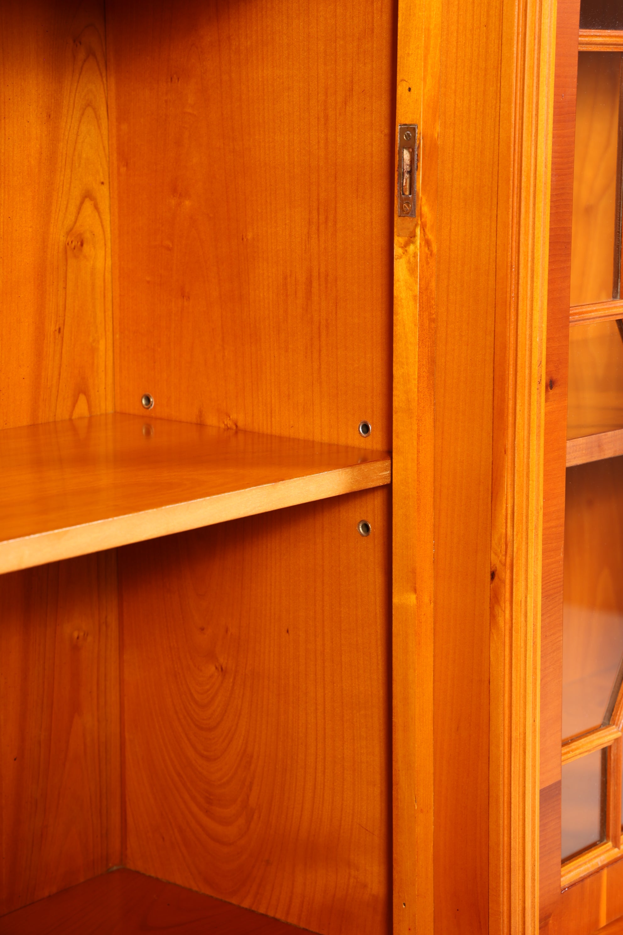 Traumhafte Englische Vitrine Bücherschrank Buffet Antik Stil Englisch Eibe Glasvitrine Bibliothek